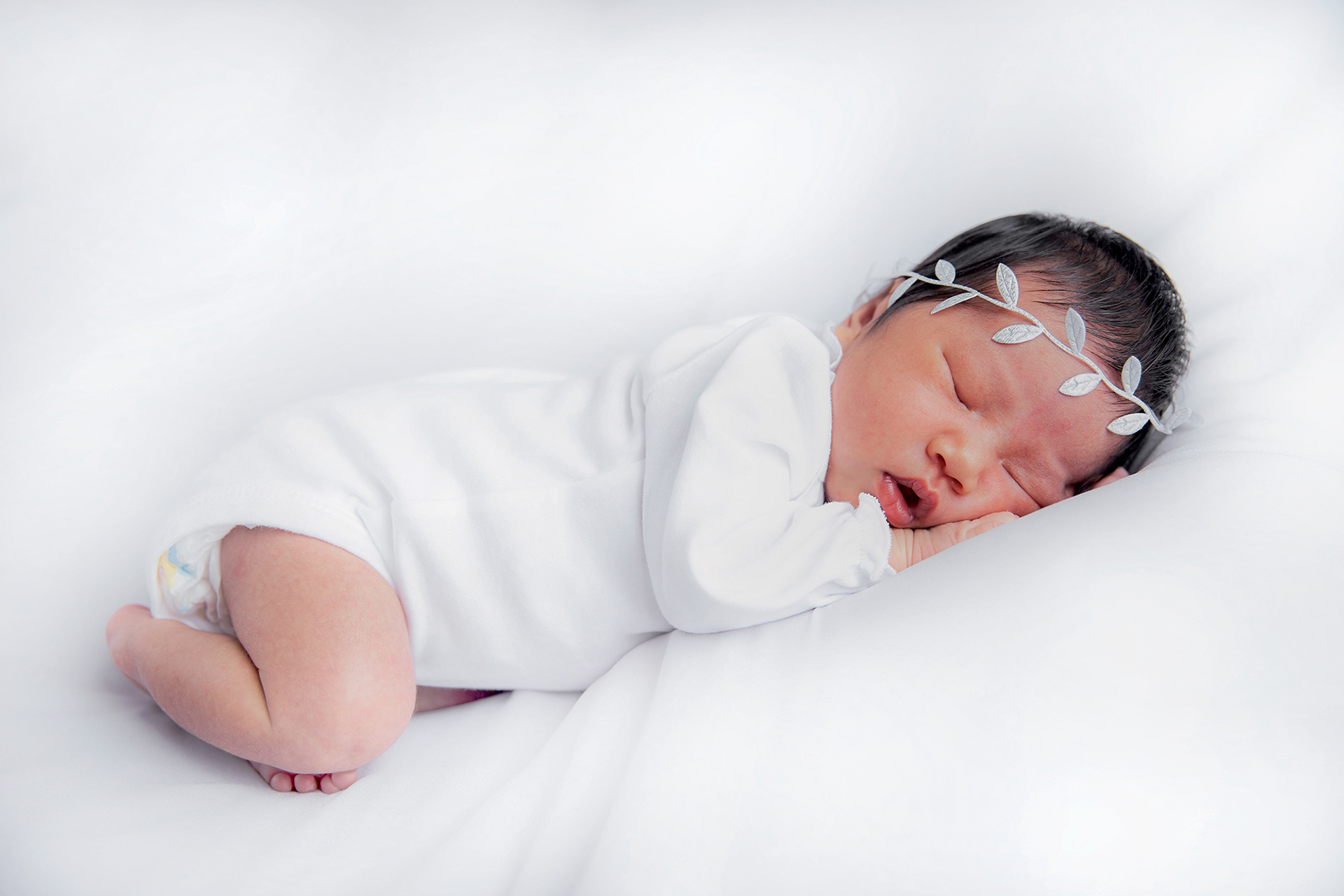 Photographer Newborn and Maternity Pregnancy in Bangkok ,Capture the feeling Photo shoot Natural light Photography Lifestyle Location Bangkok,Thailand. Photographer by Mansri Monkaew