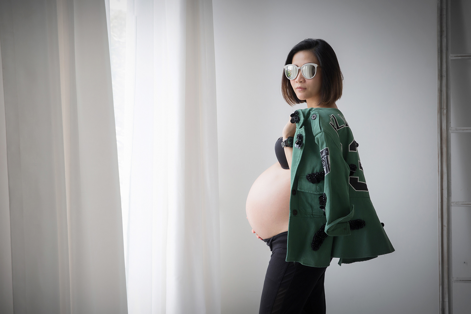 Photographer Newborn and Maternity Pregnancy in Bangkok ,Capture the feeling Photo shoot Natural light Location Bangkok,Thailand. Photographer by Mansri Monkaew