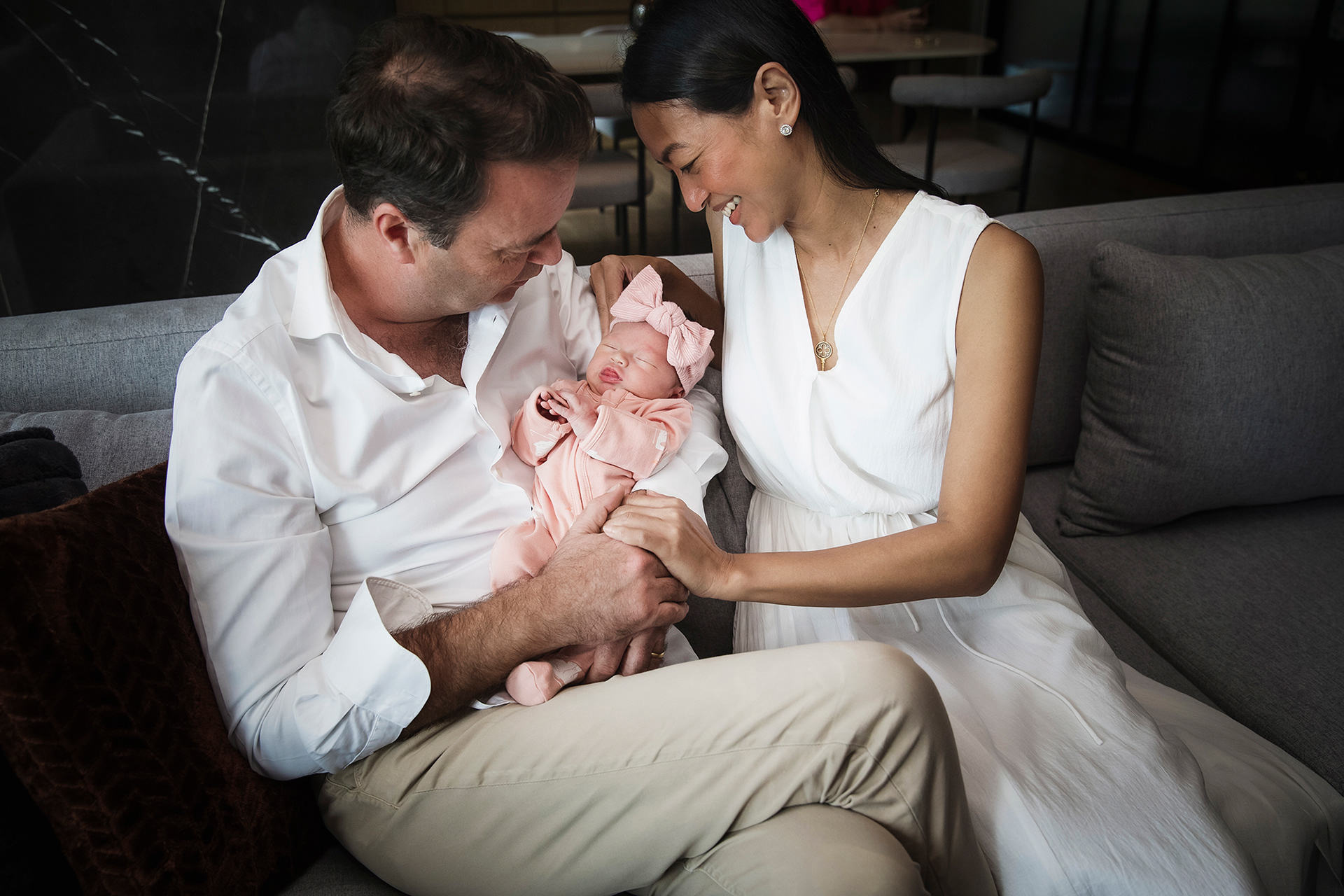 Photographer Newborn and Maternity Pregnancy Family in Bangkok ,Photo shoot Natural light Location Bangkok,Thailand. Photographer by Mansri Monkaew.