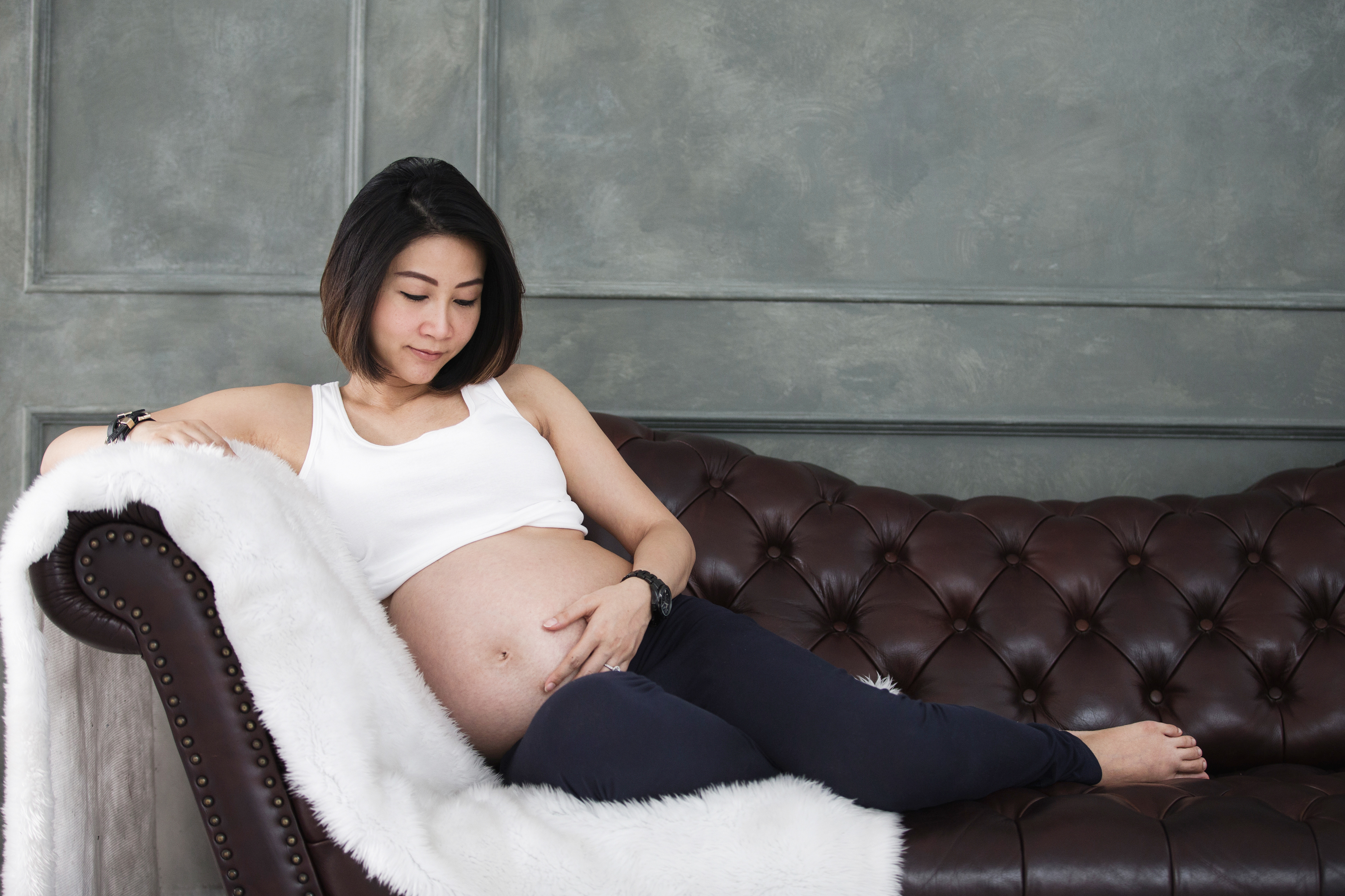 Photographer Newborn and Maternity Pregnancy in Bangkok ,Capture the feeling Photo shoot Natural light Location Bangkok,Thailand. Photographer by Mansri Monkaew