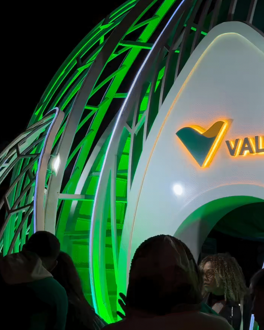 Vitória-régia de LED da Vale em movimento