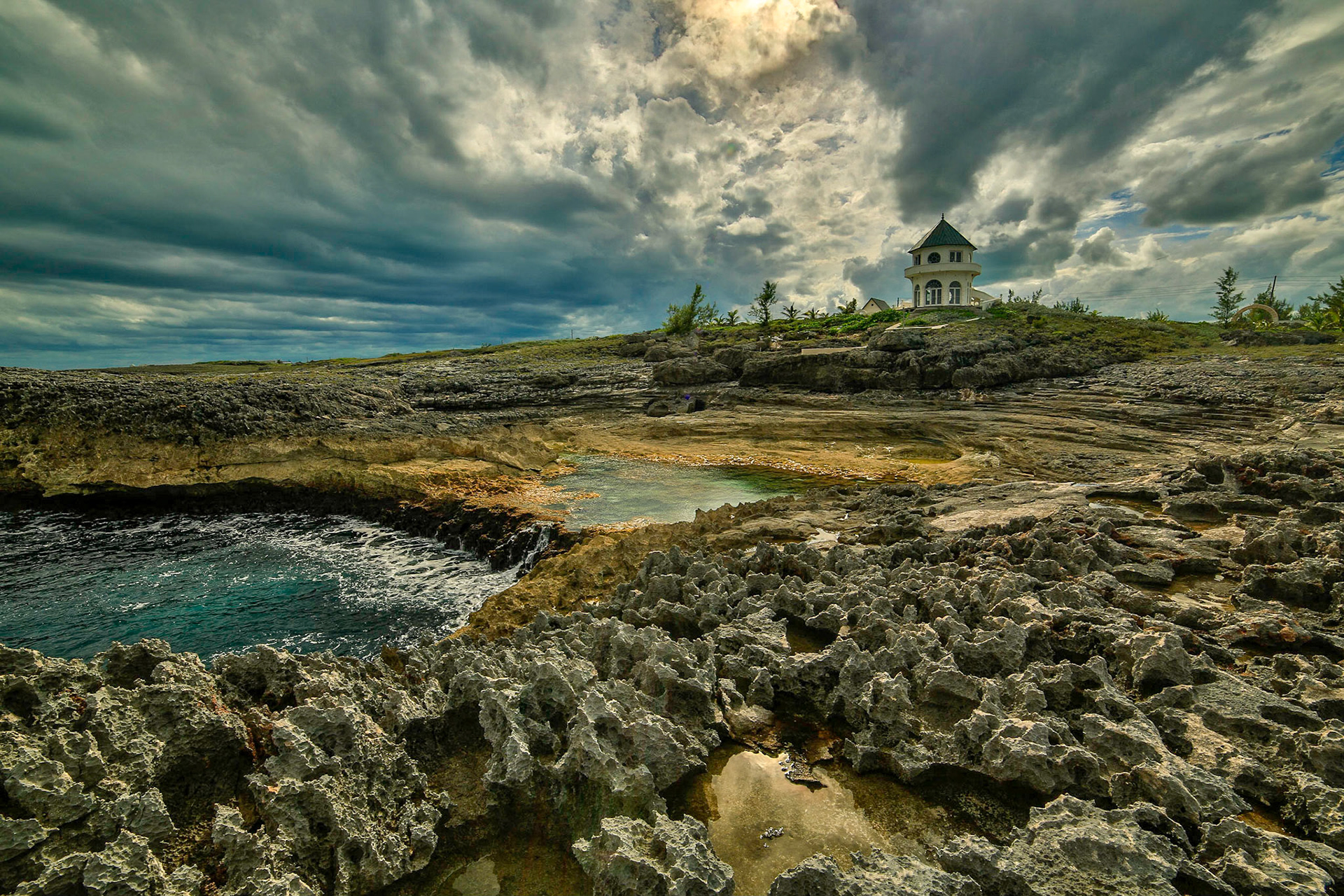 OT201-Ocean Tally is North Eleuthera’s choicest boutique retreat, at the heart of all there is to experience on Eleuthera, but just remote enough to really get away from it all.