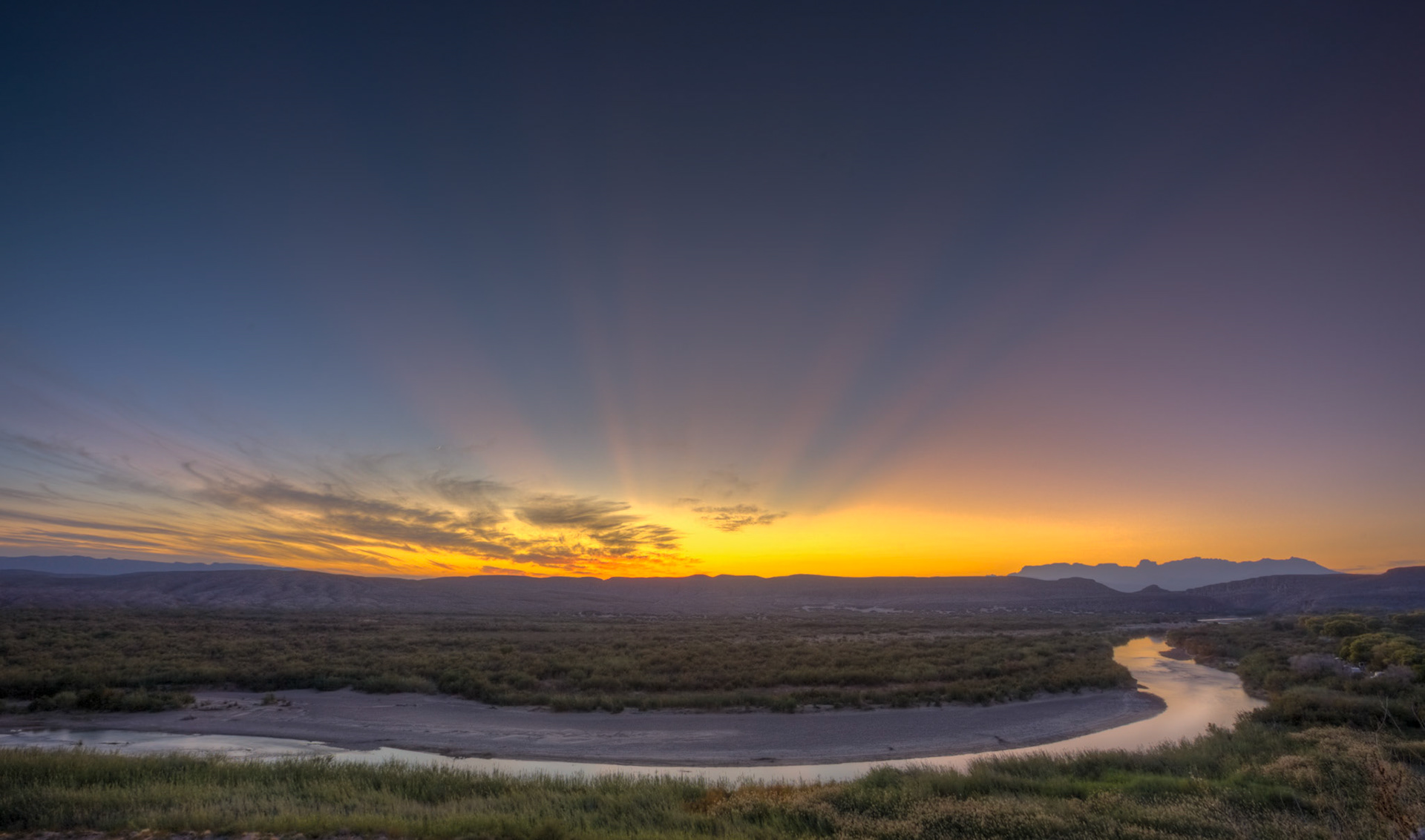 Rays Over the Rio Grande - 1827