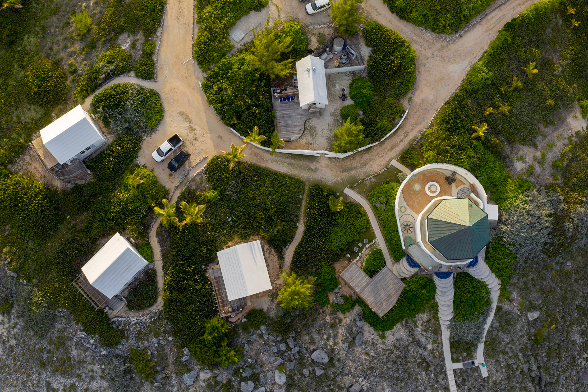 OT230- Ocean Tally is North Eleuthera’s choicest boutique retreat, at the heart of all there is to experience on Eleuthera, but just remote enough to really get away from it all.