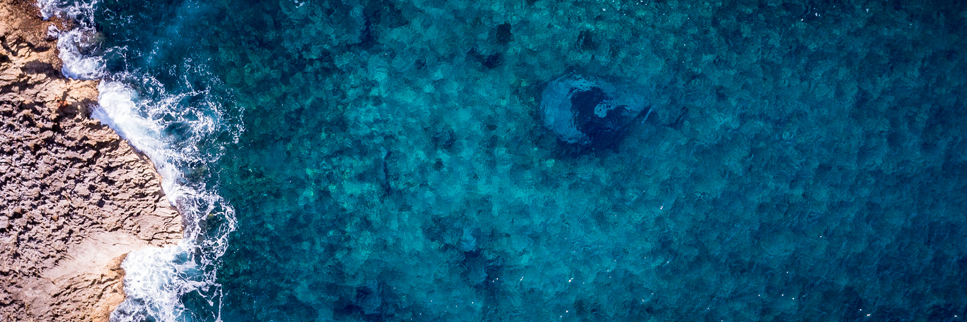 SL025 -Eleuthera shoreline, Atlantic, harbor and bank.