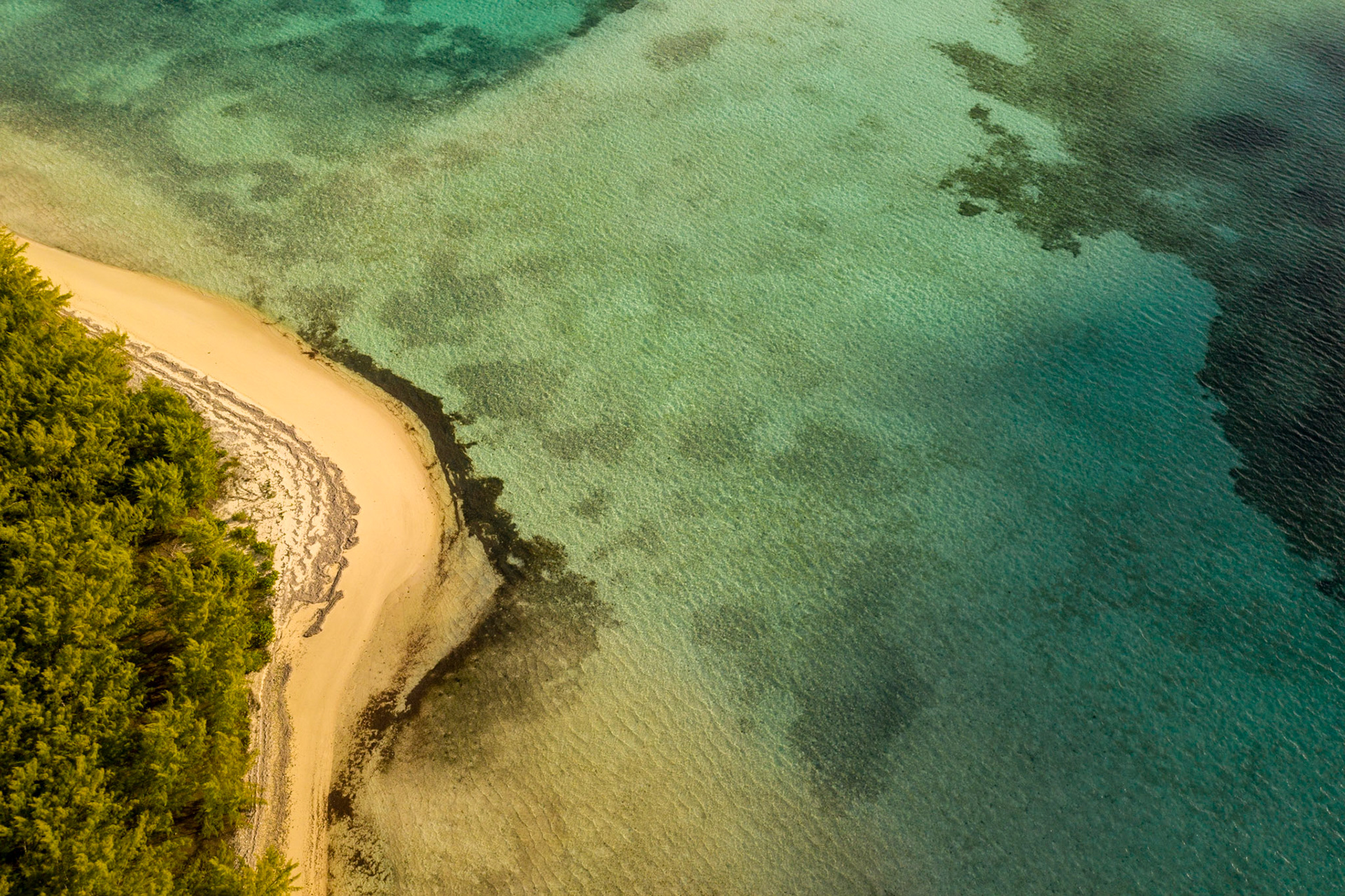 SL017 -Eleuthera shoreline, Atlantic, harbor and bank.