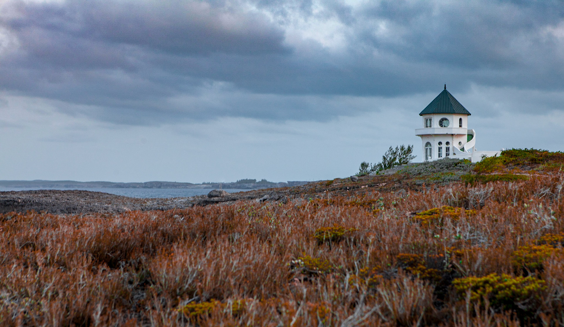 OT213- Ocean Tally is North Eleuthera’s choicest boutique retreat, at the heart of all there is to experience on Eleuthera, but just remote enough to really get away from it all.