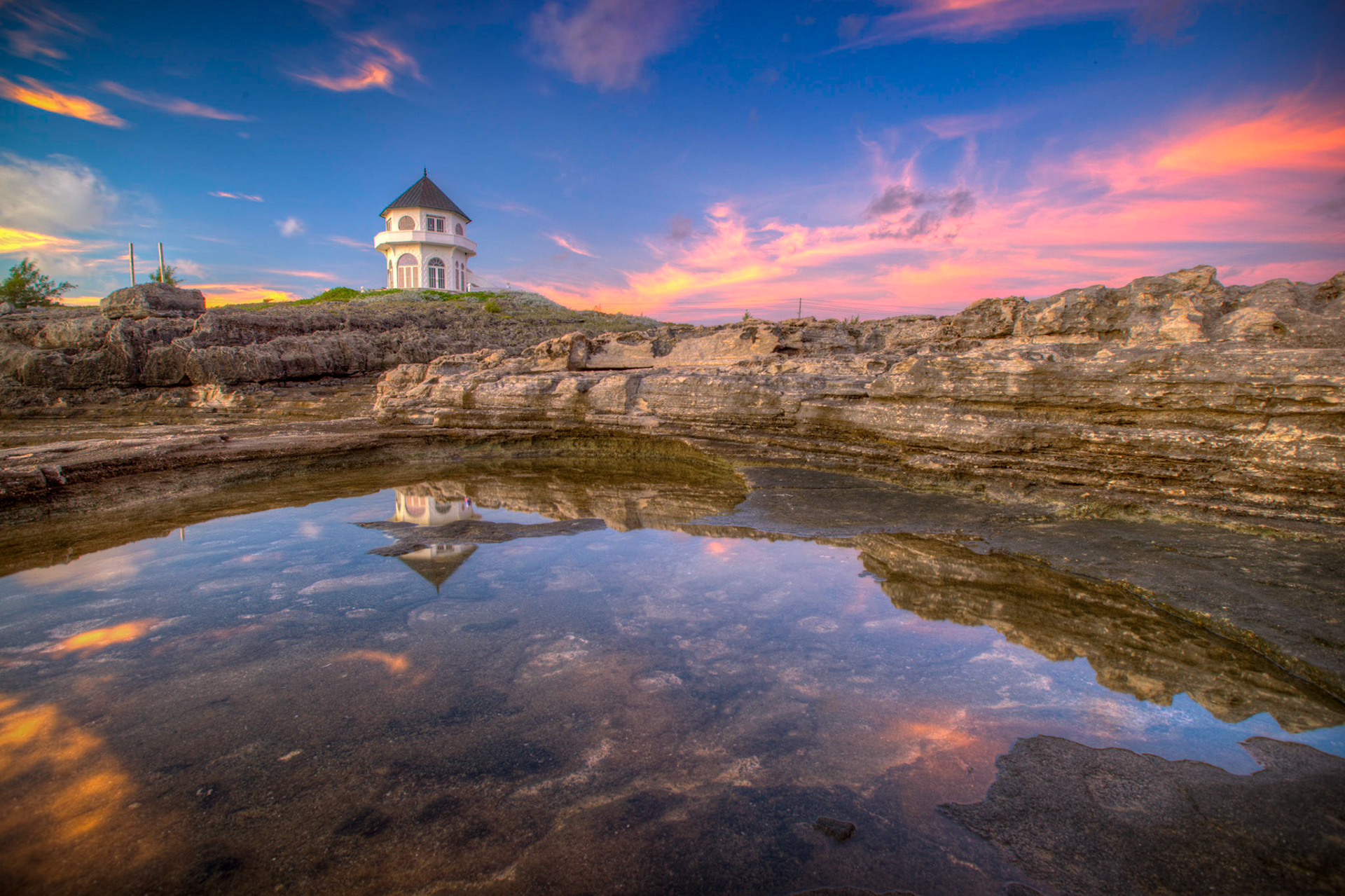 OT215- Ocean Tally is North Eleuthera’s choicest boutique retreat, at the heart of all there is to experience on Eleuthera, but just remote enough to really get away from it all.