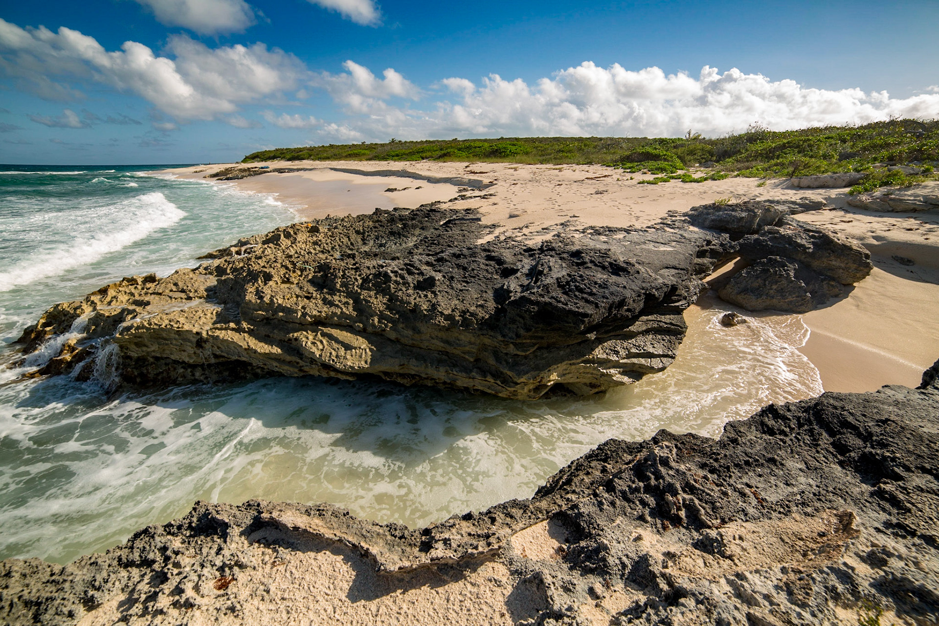 7261-Man Island's area is approximately 35 acres (140,000 m2) owned by a number of individuals residing in the Bahamas, The United States and Europe. The island's proximity to Harbour Island (capital Dunmore Town) has aroused investor interest because of Harbour Island's increased tourist popularity.