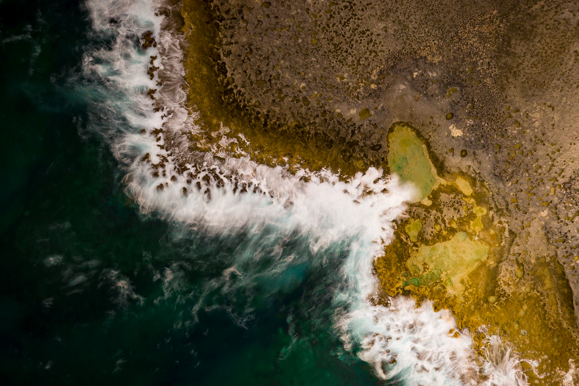 SL044-Eleuthera shoreline, Atlantic, harbor and bank.