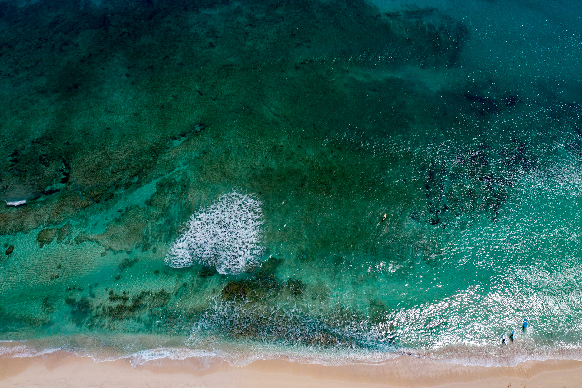SB388 -Surfers Beach is the most widely known surf break in the BAHAMAS. Surfers Beach is located 2 1/2 miles south of Gregory Town.
