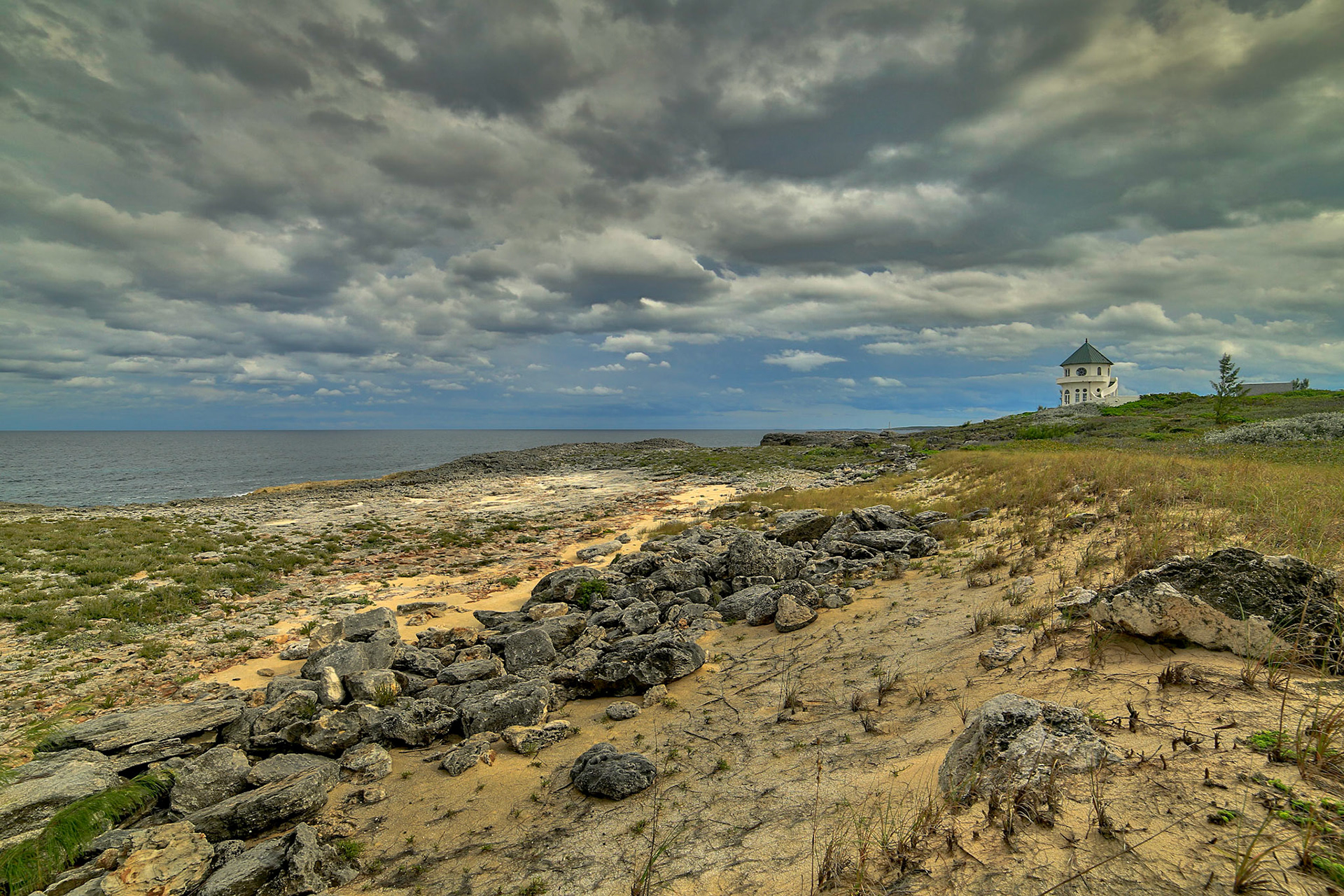 OT202-Ocean Tally is North Eleuthera’s choicest boutique retreat, at the heart of all there is to experience on Eleuthera, but just remote enough to really get away from it all.