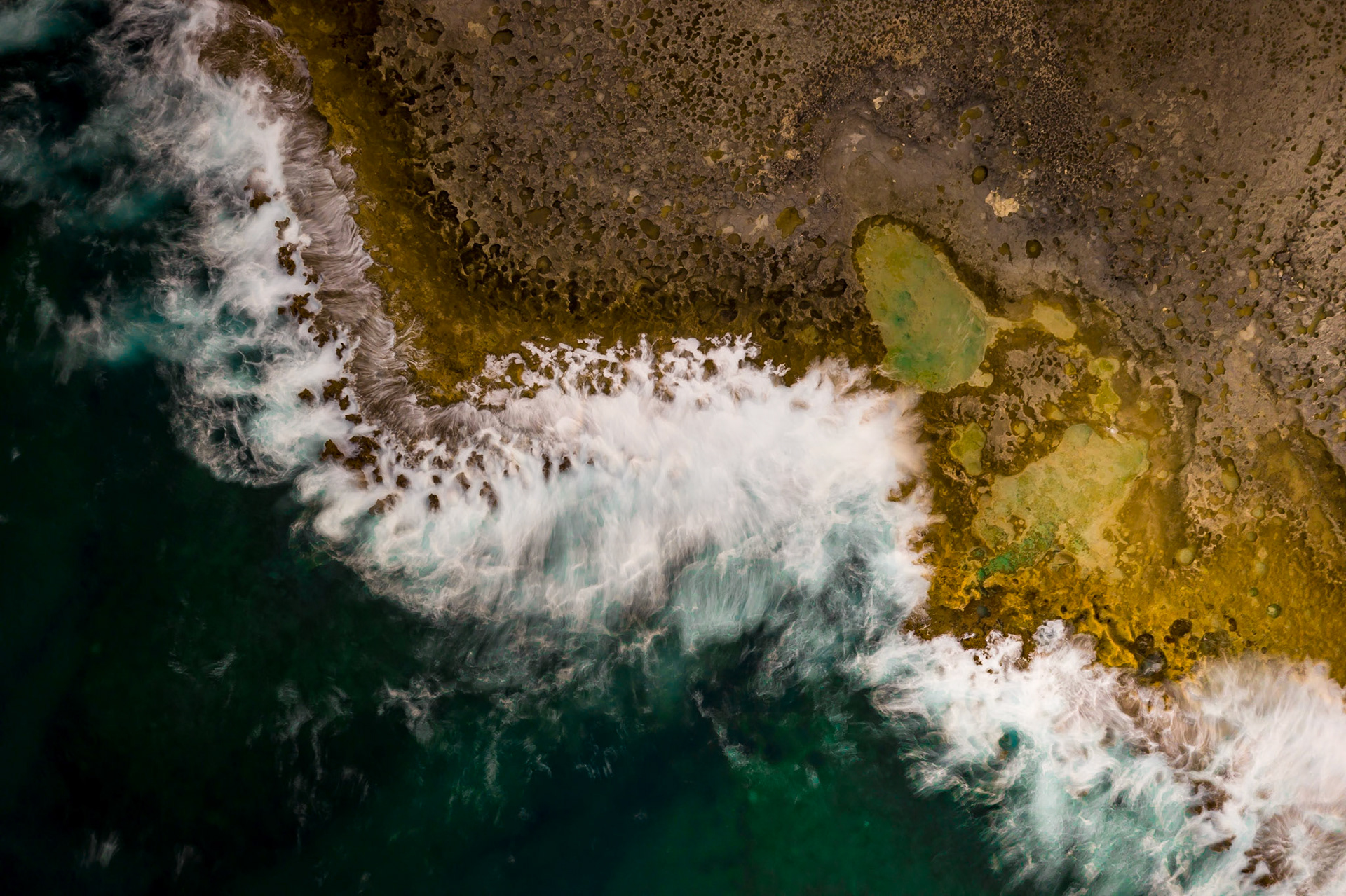 SL046 -Eleuthera shoreline, Atlantic, harbor and bank.