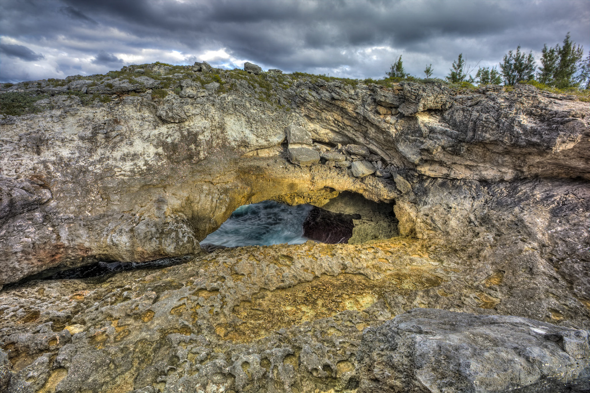 Through the Arch - 8198