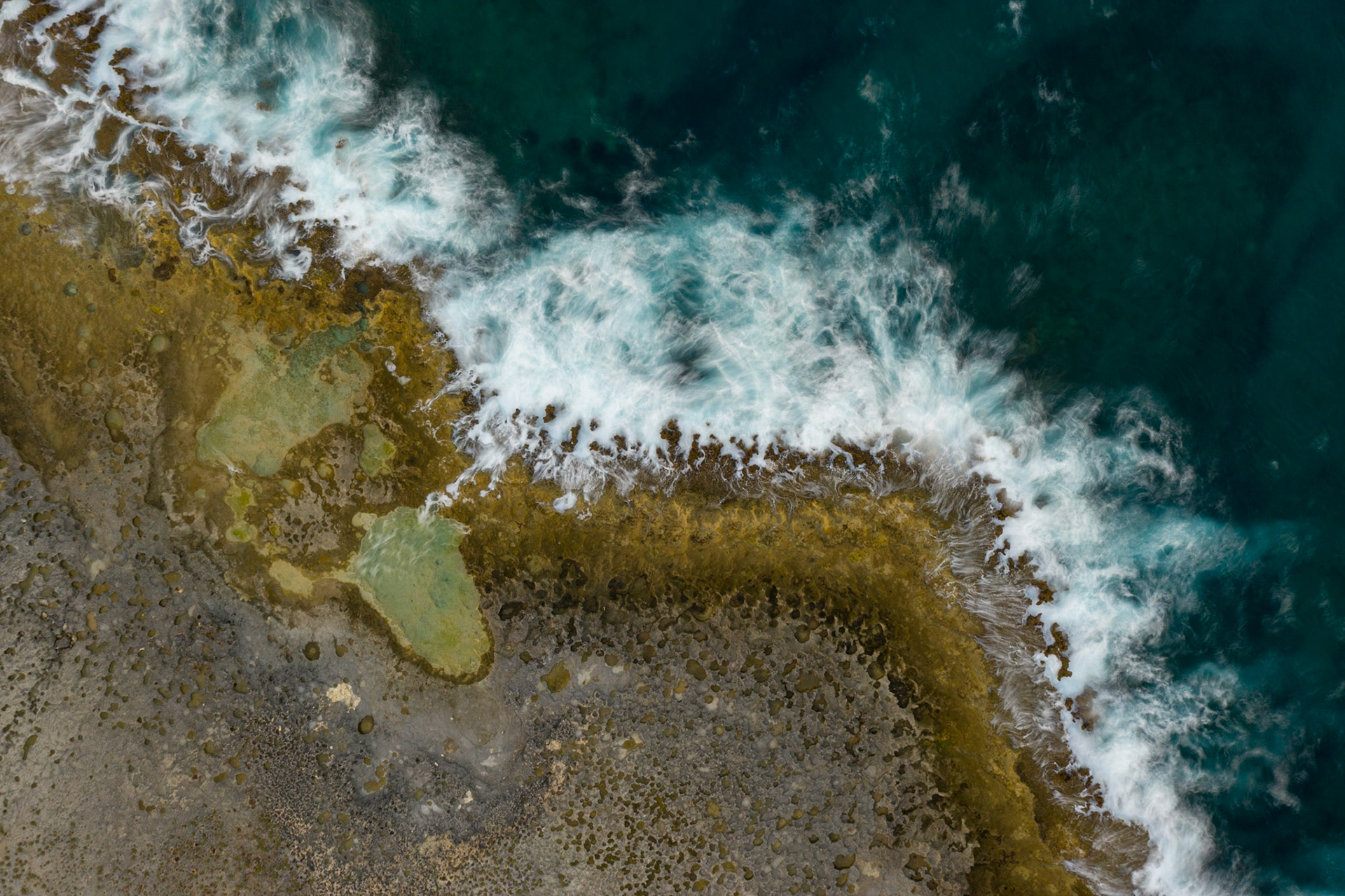 SL061 -Eleuthera shoreline, Atlantic, harbor and bank.