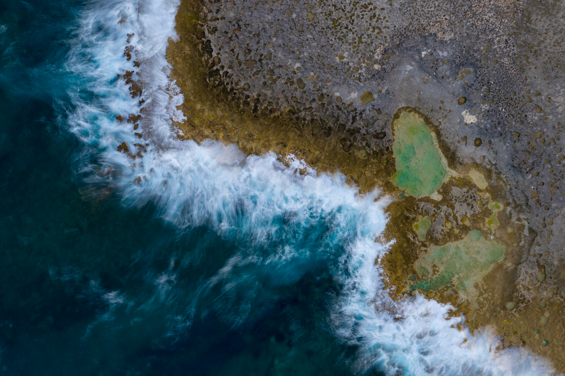SL060 -Eleuthera shoreline, Atlantic, harbor and bank.