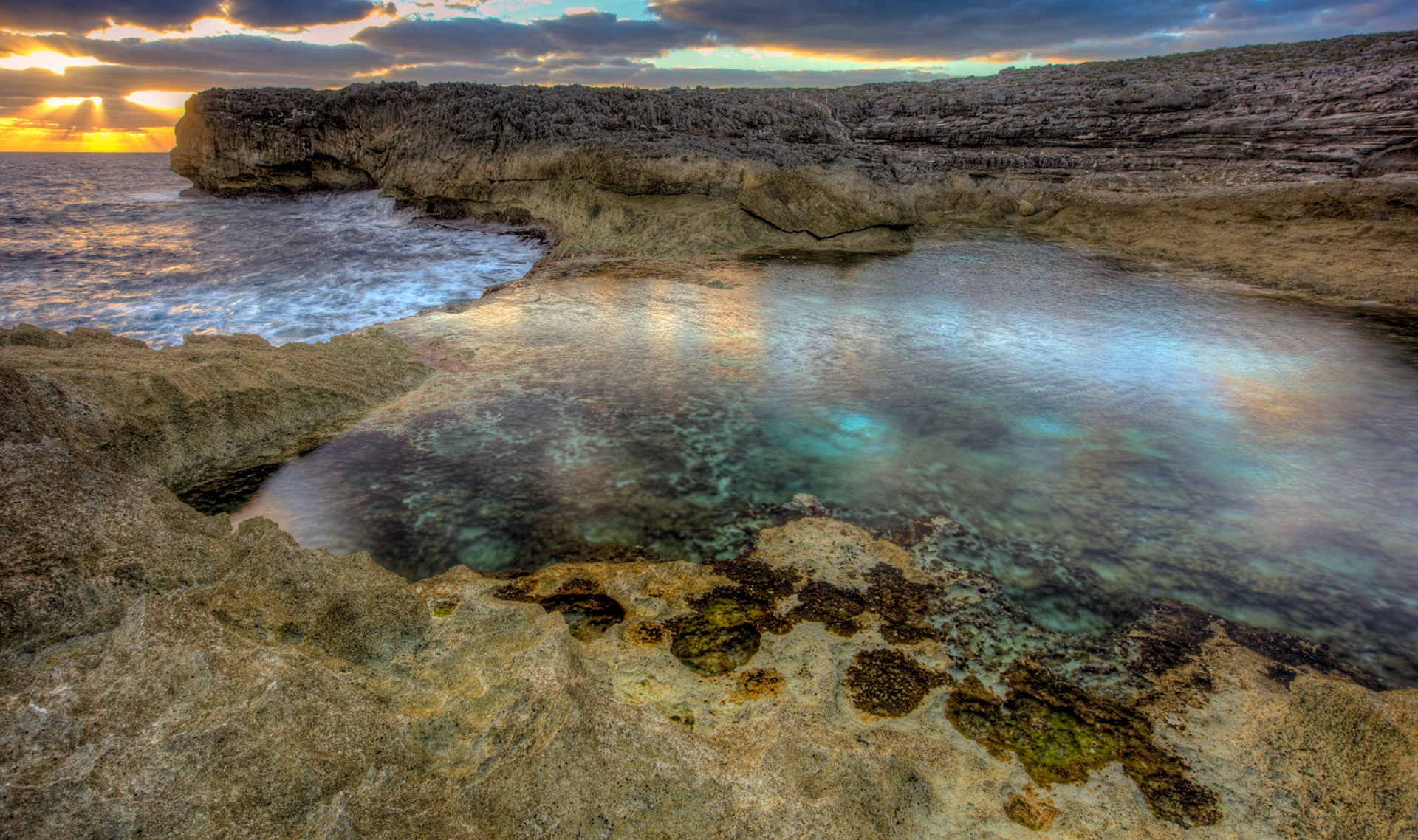 OT212- Ocean Tally is North Eleuthera’s choicest boutique retreat, at the heart of all there is to experience on Eleuthera, but just remote enough to really get away from it all.