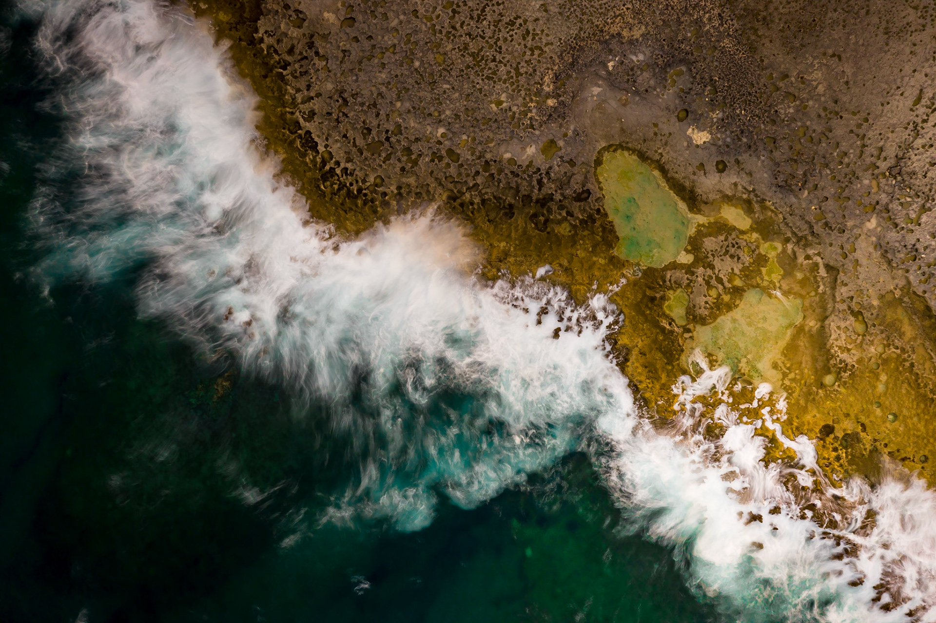 SL047 -Eleuthera shoreline, Atlantic, harbor and bank.