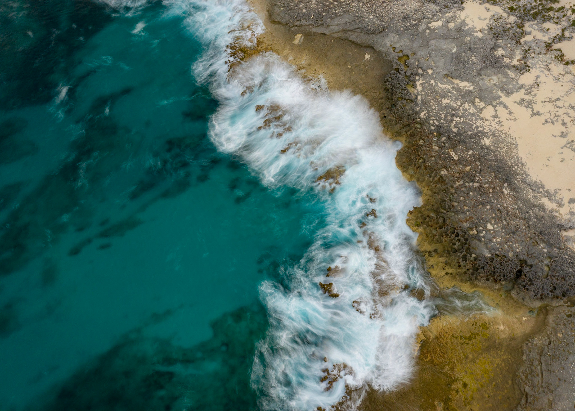 SL062 -Eleuthera shoreline, Atlantic, harbor and bank.