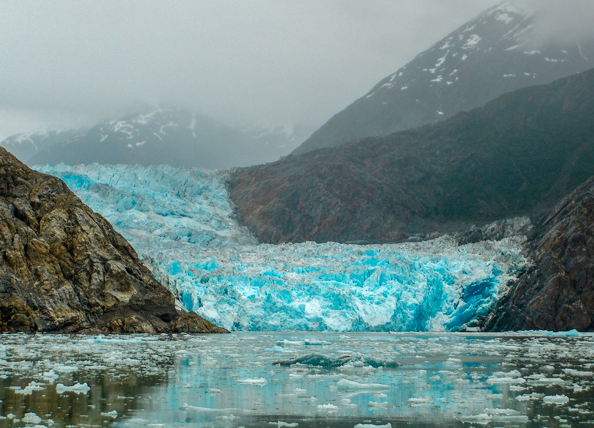 Glacier coming Down - 4305