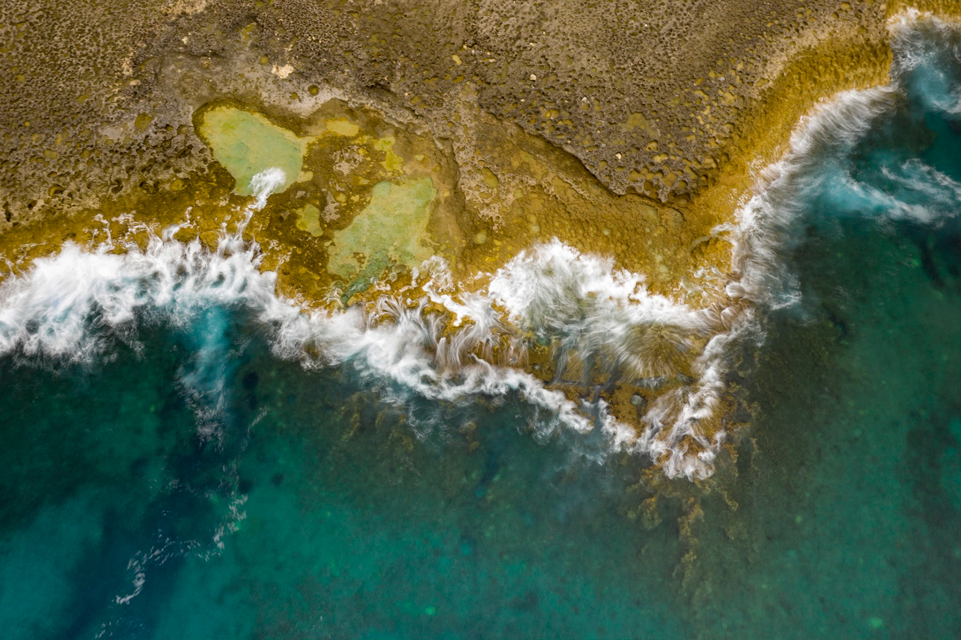 SL055 -Eleuthera shoreline, Atlantic, harbor and bank.