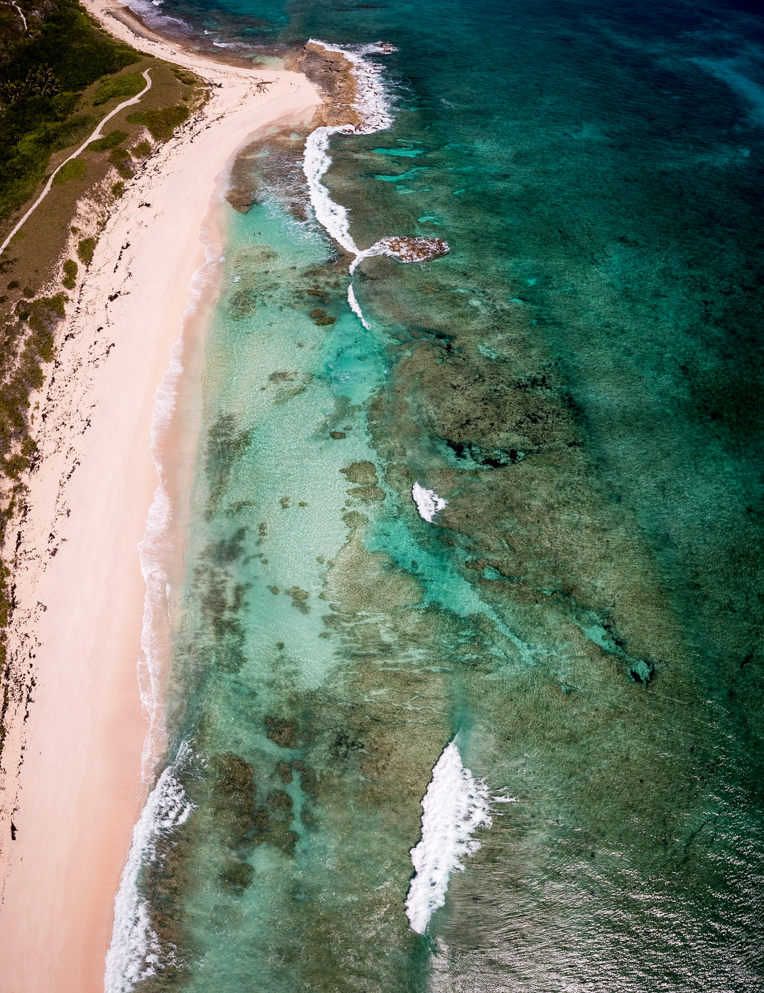 SB386 -Surfers Beach is the most widely known surf break in the BAHAMAS. Surfers Beach is located 2 1/2 miles south of Gregory Town.