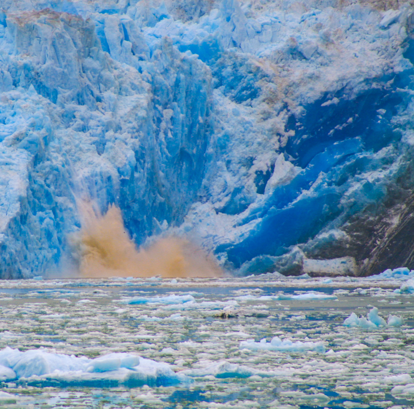 Glacier Calving Splash - 4337