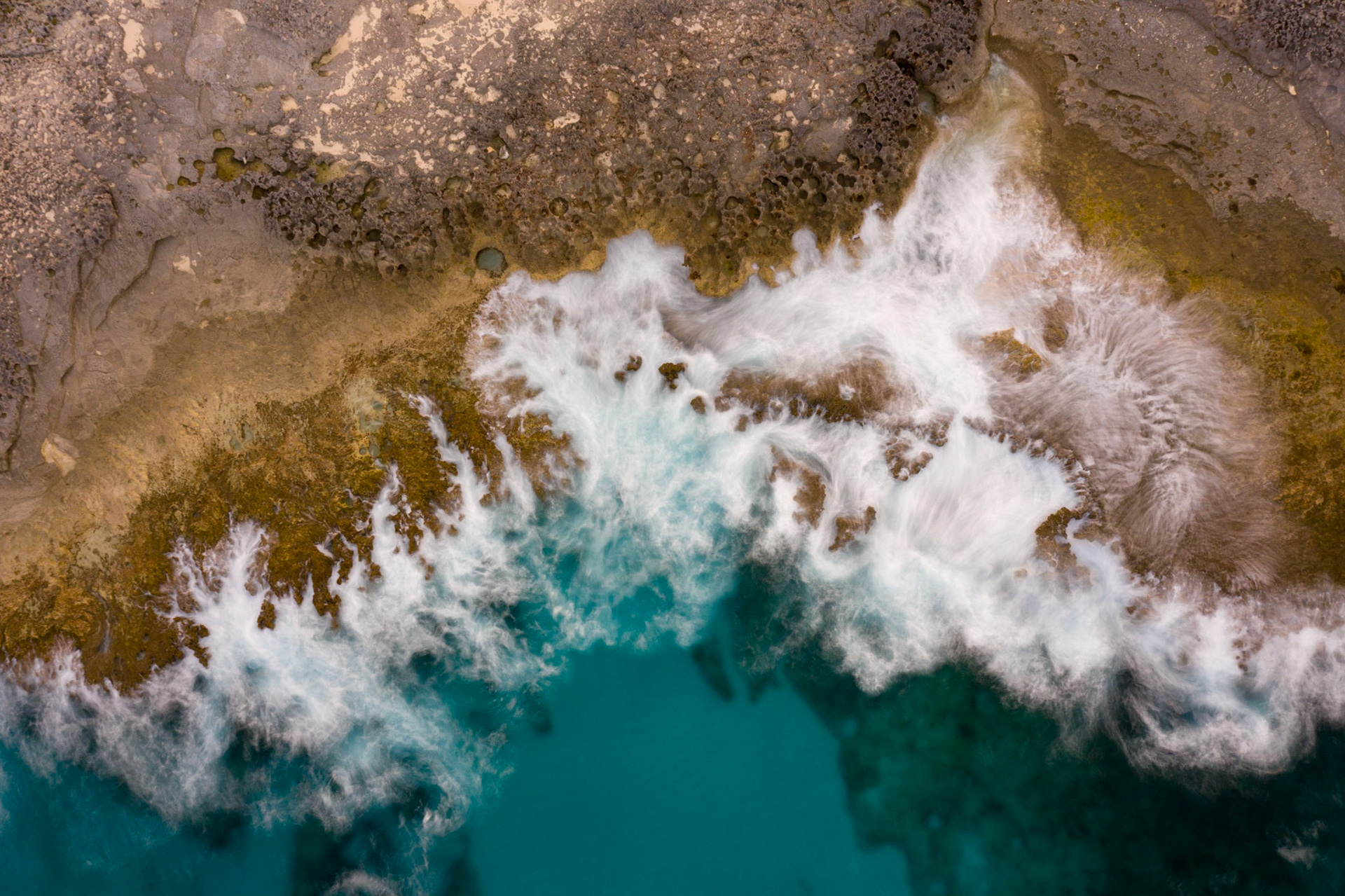 SL042 -Eleuthera shoreline, Atlantic, harbor and bank.