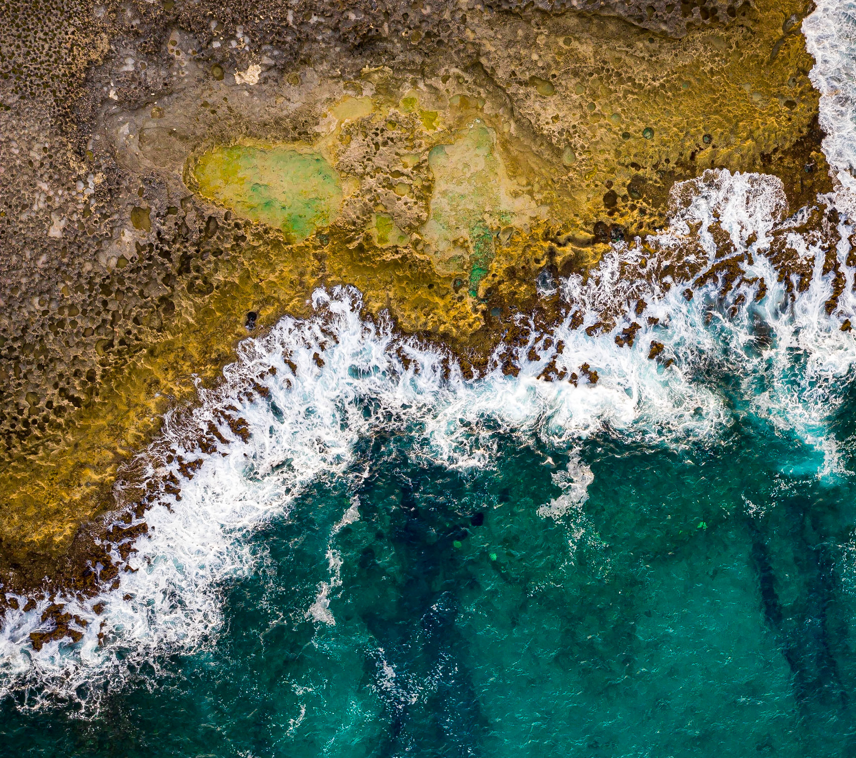 SL019 -Eleuthera shoreline, Atlantic, harbor and bank.