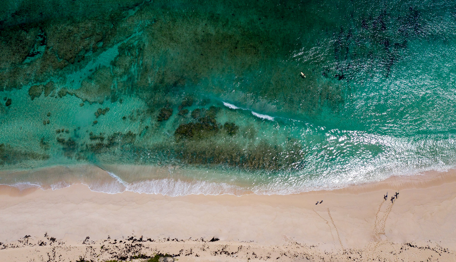 SB387 -Surfers Beach is the most widely known surf break in the BAHAMAS. Surfers Beach is located 2 1/2 miles south of Gregory Town.