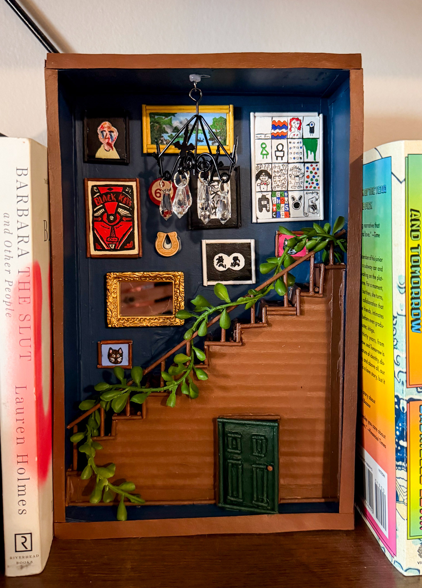 bookshelf miniature made on coardboard