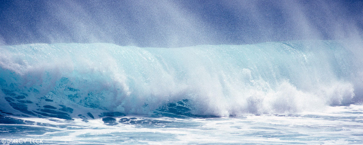 Curling wave in Yokohama Bay, Hawaii