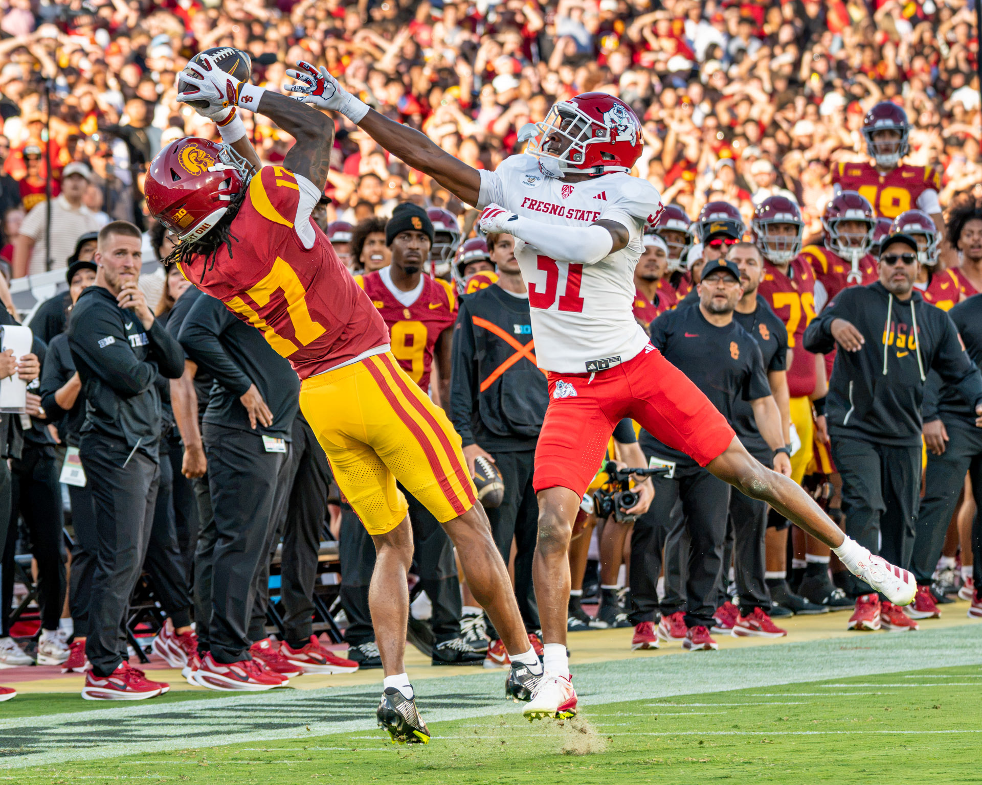 USC's Kayden Dixon-Wyatt (#17/WR) catches a 31 yard reception from Jayden Maiava (#14/QB) on September 4th 2026.  
