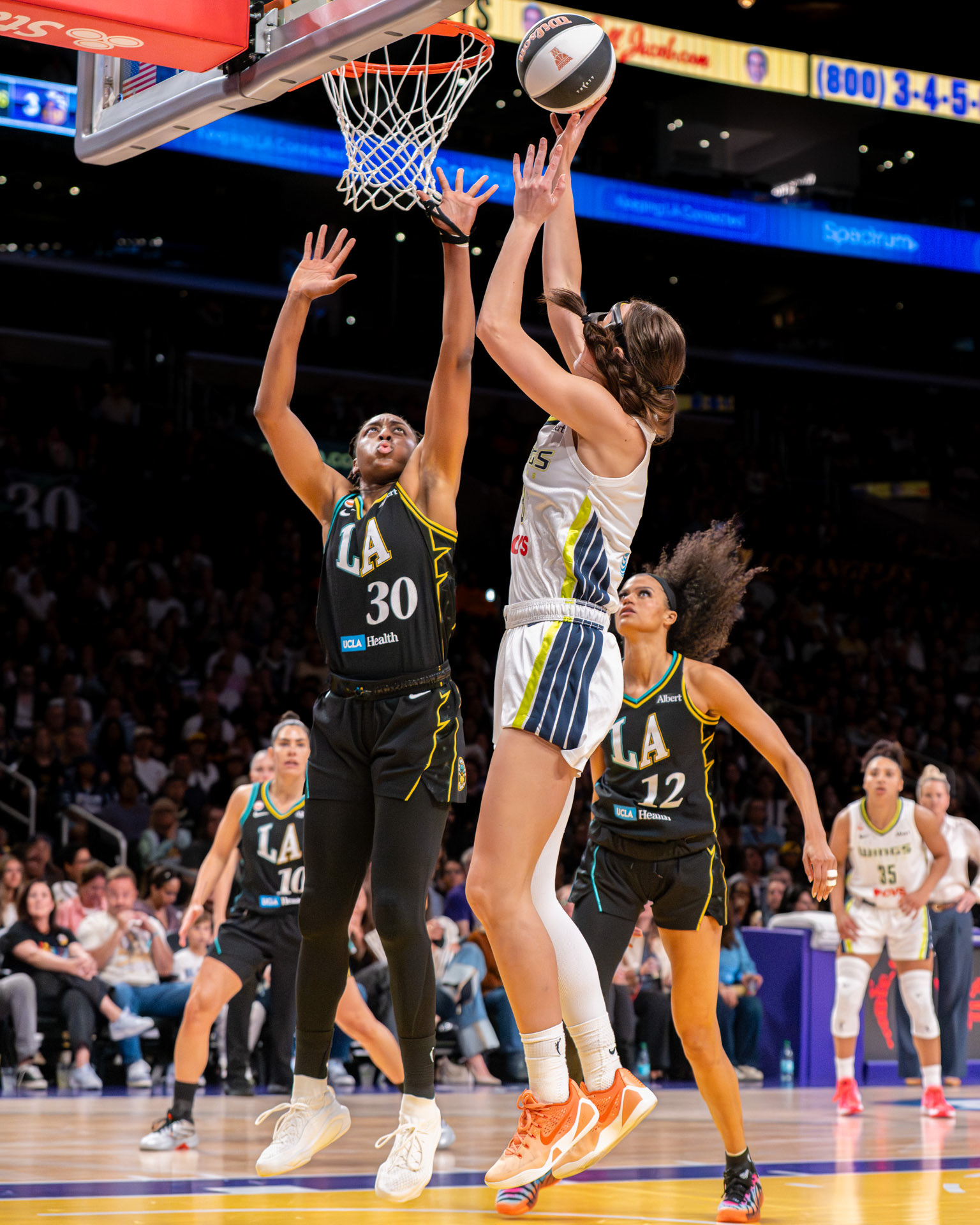 Nneka Ogwumike (#30/PF) attempts a block against Dallas Wings on June 5th 2026. 