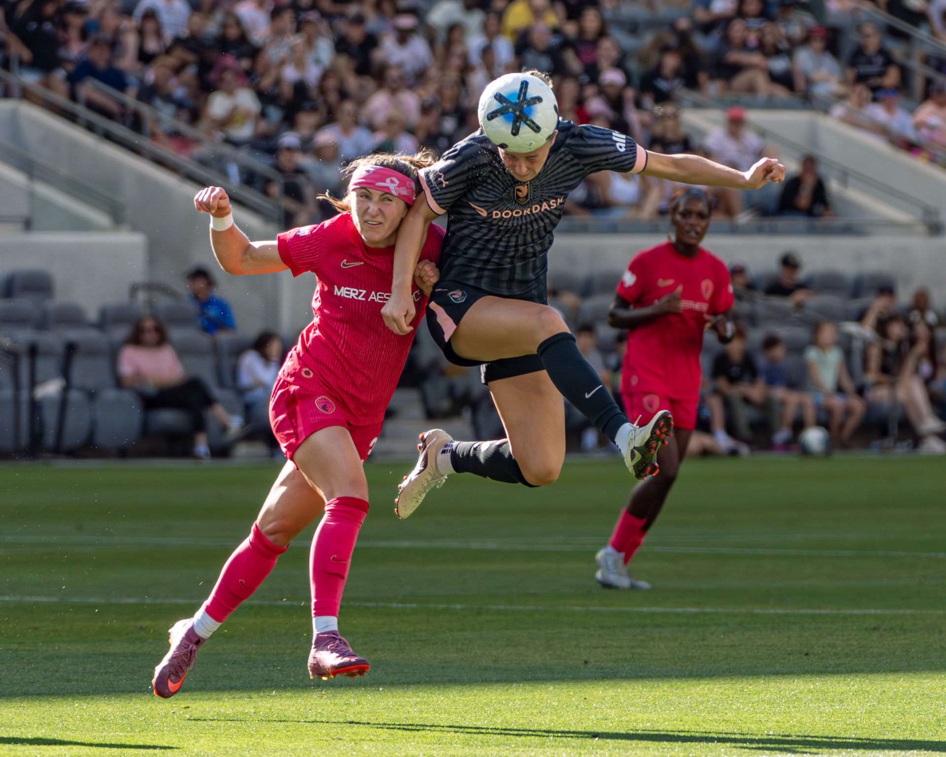 Angel City FC (#15/D) Evelyn Shores heads the ball way from the North Carolina Courage offense on May 31st 2026.