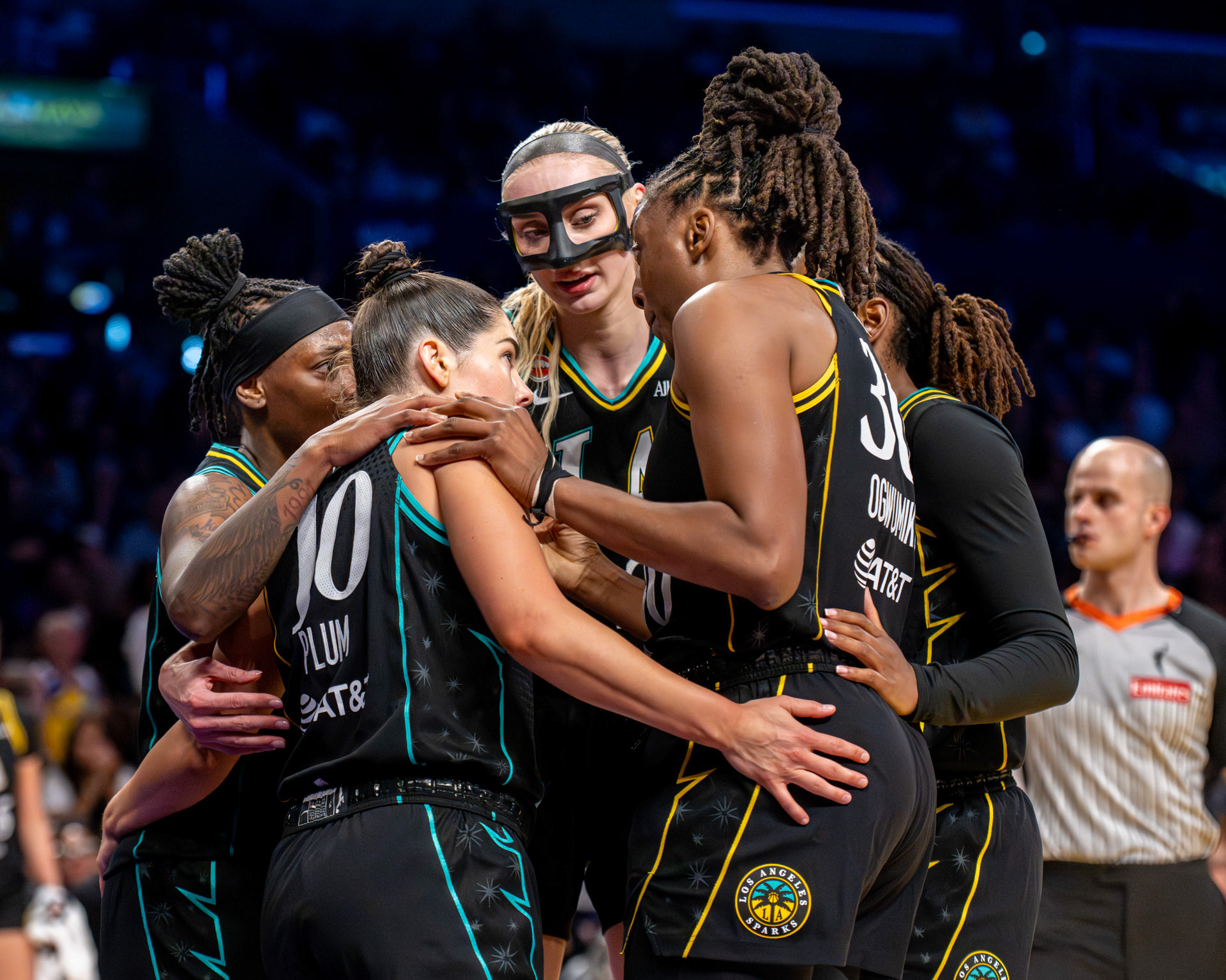 LA Sparks team huddle in last seconds of timeout late into the 4th quarter.