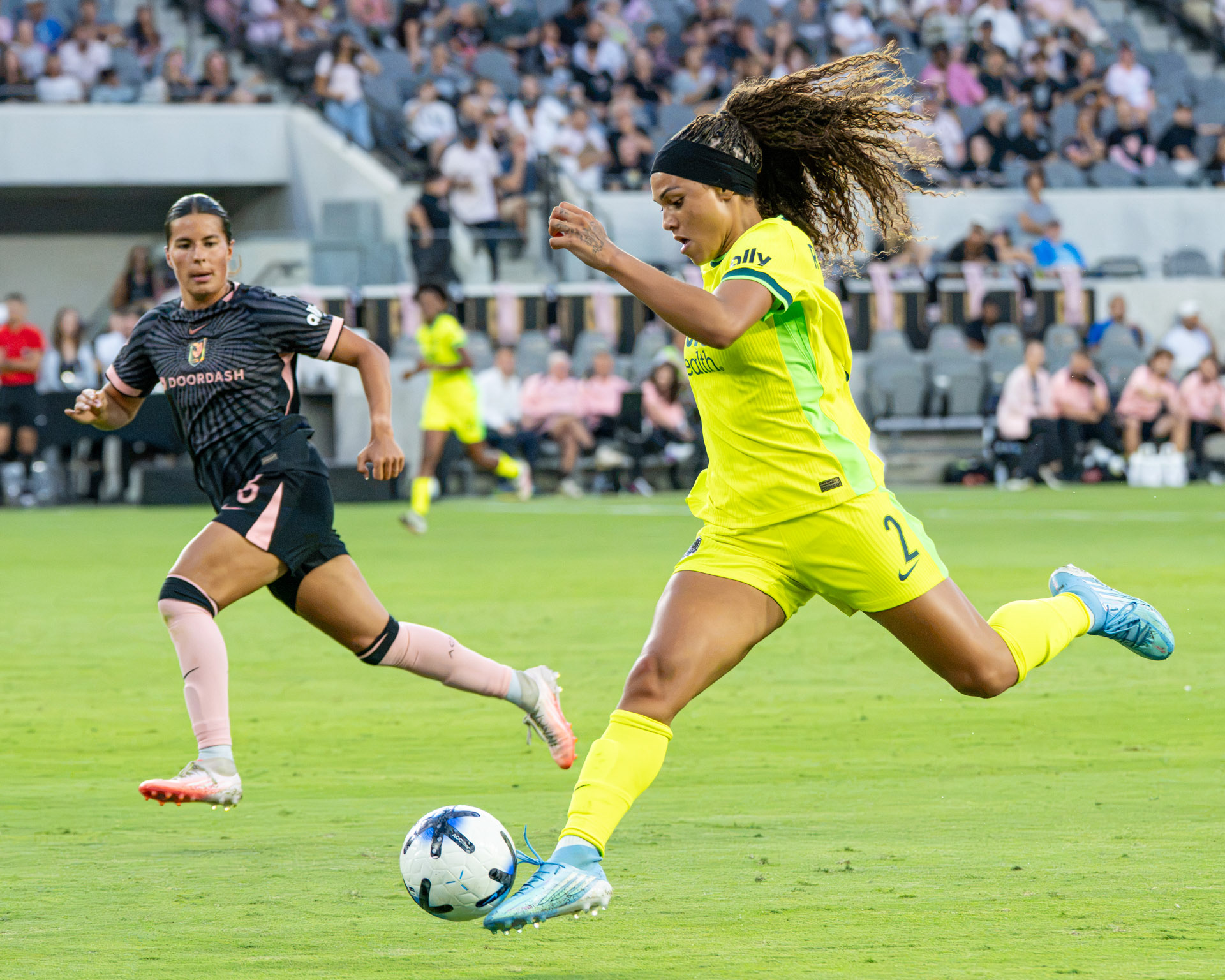 Washington Spirit (#2/S) Trinity Rodman scores her 10th goal of the 2026 NWSL season at BMO Stadium on August 16th 2026.