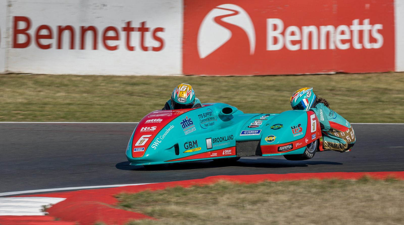 Sidecar Attacking the Corner