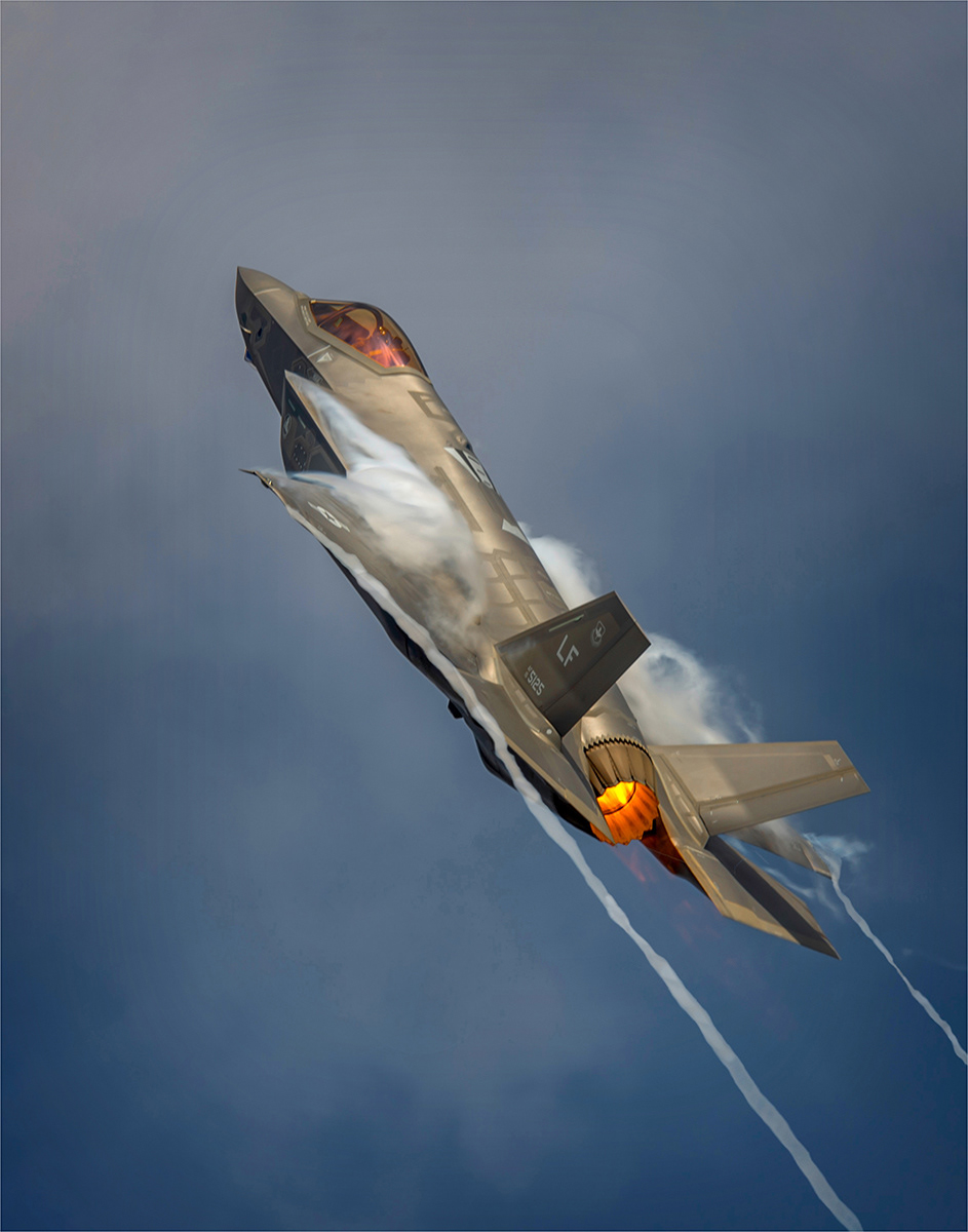 F-35 Making Vapour