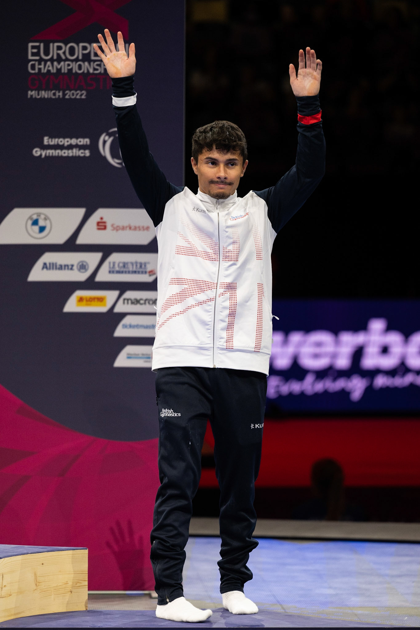 European Championships 2022, Apparatus Final, Victory CeremonyDepicted: Jake JarmanPhoto taken in Munich, DEU on 2022-08-21Photo credits should read: Norman Seibert, CC BY-SA 4.0NIKON Z 9, NIKKOR Z 70-200mm f/2.8 VR S¹⁄₈₀₀ Sek. bei ƒ / 4,0File: DSC_9368.NEF