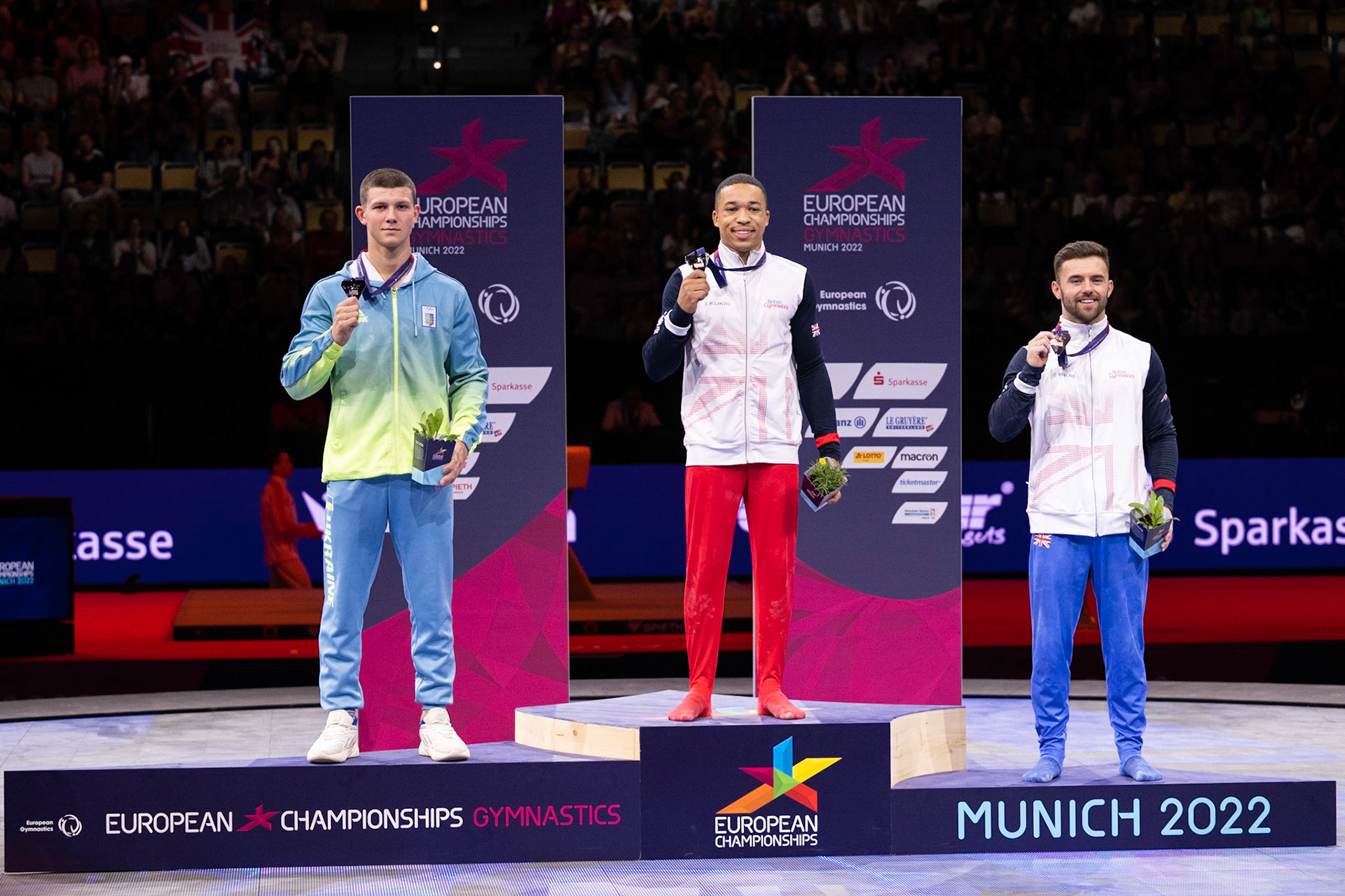 European Championships 2022, Apparatus Final, Parallel BarsDepicted: Illia Kovtun, Giarnni Regini-Moran, Joe FraserPhoto taken in Munich, DEU on 2022-08-21Photo credits should read: Norman Seibert, CC BY-SA 4.0NIKON Z 9, NIKKOR Z 70-200mm f/2.8 VR S¹⁄₈₀₀ Sek. bei ƒ / 4,0File: DSC_7040.NEF