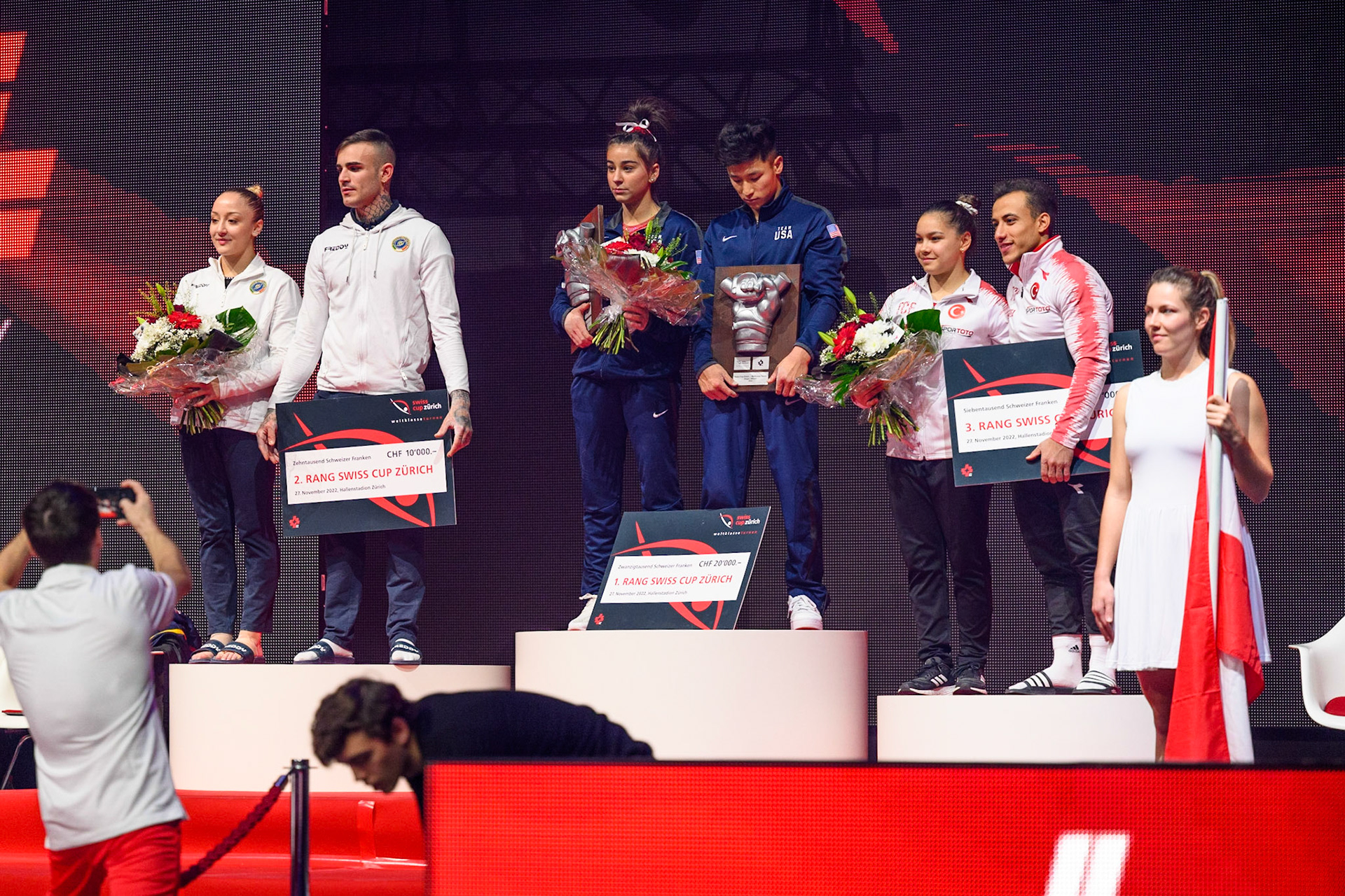Swiss Cup Zurich 2022, Victory Ceremony, Depicted: Addison Fatta, Adem Asil, Bilge Tarhan, Martina Maggio, Nicola Bartolini, Yul MoldauerPhoto taken in Zurich, SUI on 2022-11-27Photo credits should read: Norman Seibert, CC BY-SA 4.0NIKON Z 9, NIKKOR Z 70-200mm f/2.8 VR S¹⁄₈₀₀ Sek. bei ƒ / 2,8File: DSC_3457.NEF