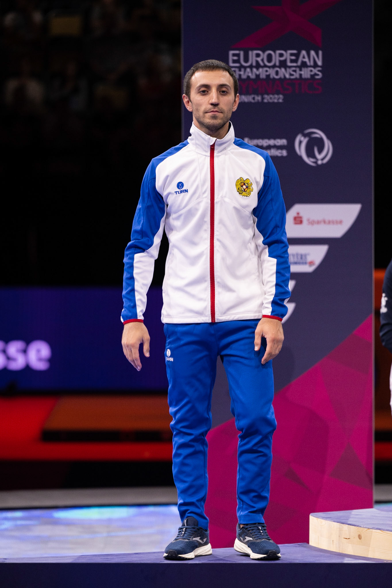 European Championships 2022, Apparatus Final, Victory CeremonyDepicted: Artur DavtyanPhoto taken in Munich, DEU on 2022-08-21Photo credits should read: Norman Seibert, CC BY-SA 4.0NIKON Z 9, NIKKOR Z 70-200mm f/2.8 VR S¹⁄₈₀₀ Sek. bei ƒ / 4,0File: DSC_4824.NEF