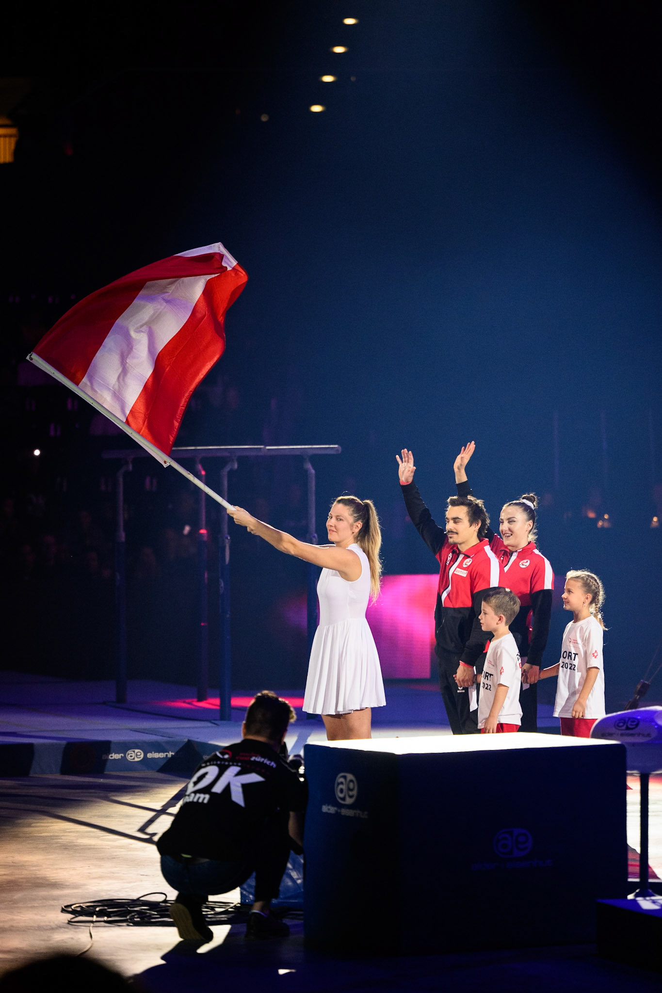 Swiss Cup Zurich 2022, Opening Ceremony, Depicted: Selina Kickinger, Vinzenz HöckPhoto taken in Zurich, SUI on 2022-11-27Photo credits should read: Norman Seibert, CC BY-SA 4.0NIKON Z 9, NIKKOR Z 70-200mm f/2.8 VR S¹⁄₁₆₀₀ Sek. bei ƒ / 2,8File: DSC_8225.NEF