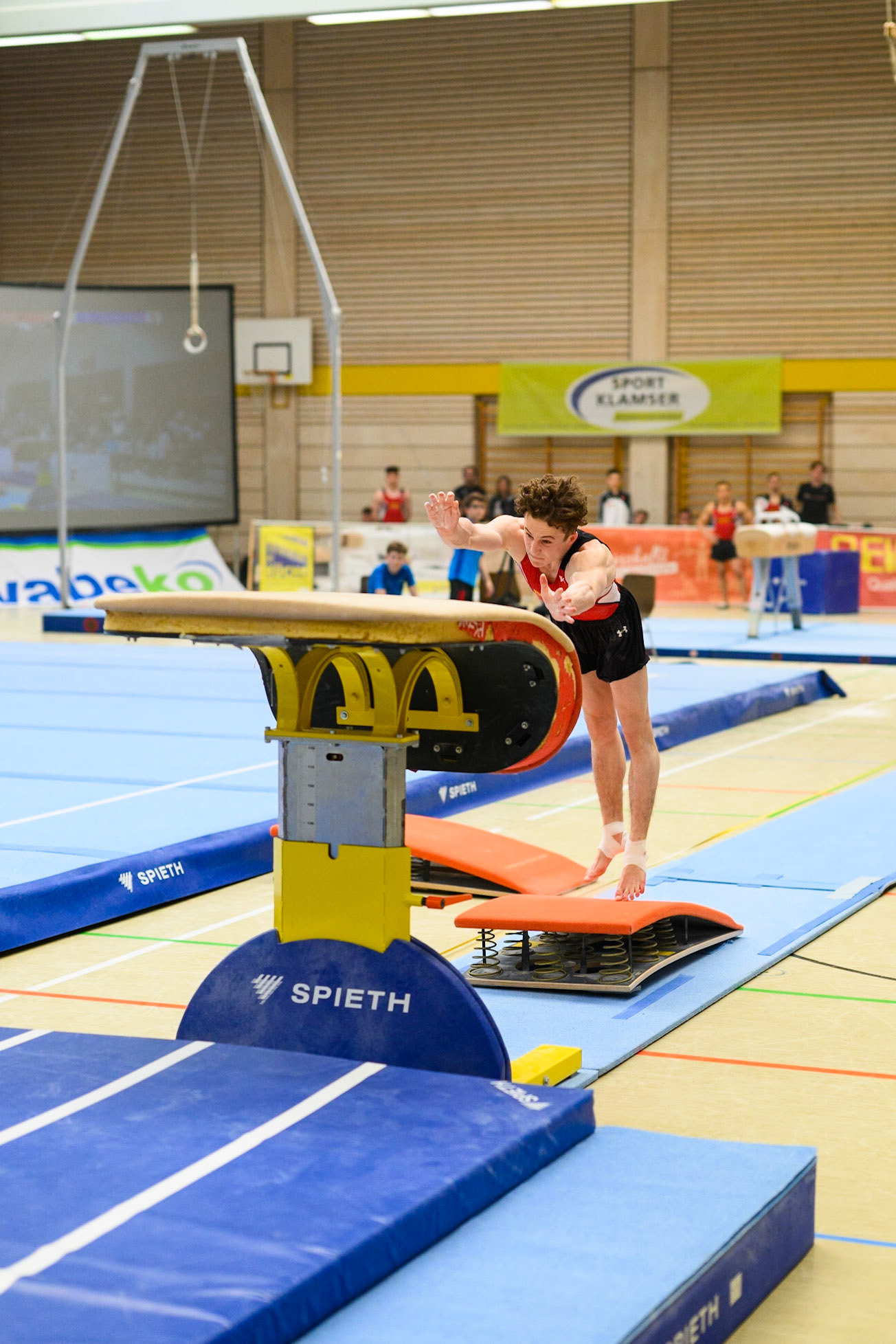 Bundesliga Kunstturnen: TSV Pfuhl vs. Eintracht Frankfurt, Competition, VaultDepicted: Alexander KunzPhoto taken in Pfuhl, DEU on 2023-04-23Photo credits should read: Norman SeibertNIKON Z 9, NIKKOR Z 50mm f/1.2 S¹⁄₁₆₀₀ Sek. bei ƒ / 1,8File: DSC_2959.NEF