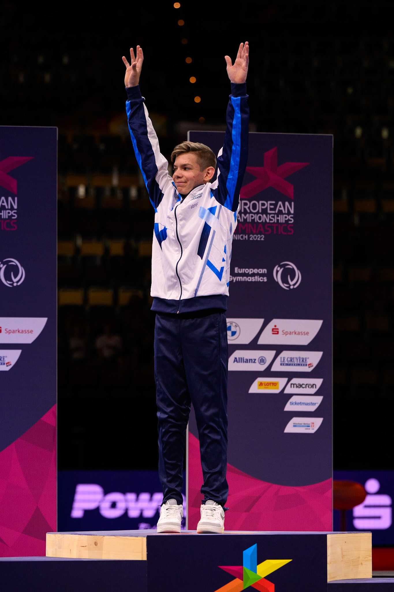 European Championships 2022, Apparatus Final, Victory CeremonyDepicted: Dmytro DotsenkoPhoto taken in Munich, DEU on 2022-08-21Photo credits should read: Norman Seibert, CC BY-SA 4.0NIKON Z 9, NIKKOR Z 70-200mm f/2.8 VR S¹⁄₈₀₀ Sek. bei ƒ / 3,5File: DSC_7335 2.NEF