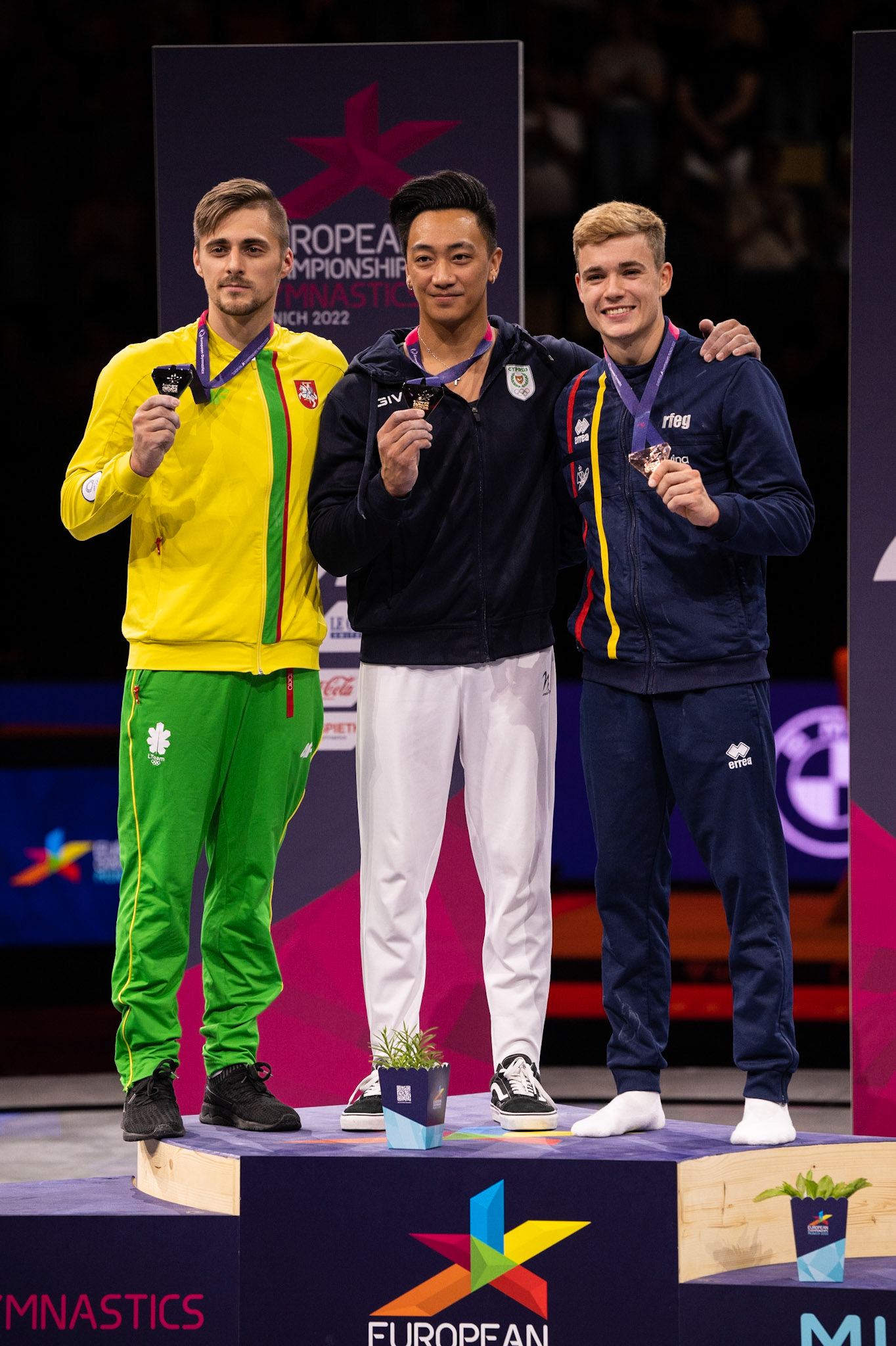 European Championships 2022, Apparatus Final, Horizontal BarDepicted: Marios Georgiou, Joel Plata, Robert TvorogalPhoto taken in Munich, DEU on 2022-08-21Photo credits should read: Norman Seibert, CC BY-SA 4.0NIKON Z 9, NIKKOR Z 70-200mm f/2.8 VR S¹⁄₈₀₀ Sek. bei ƒ / 4,0File: DSC_9566 2.NEF