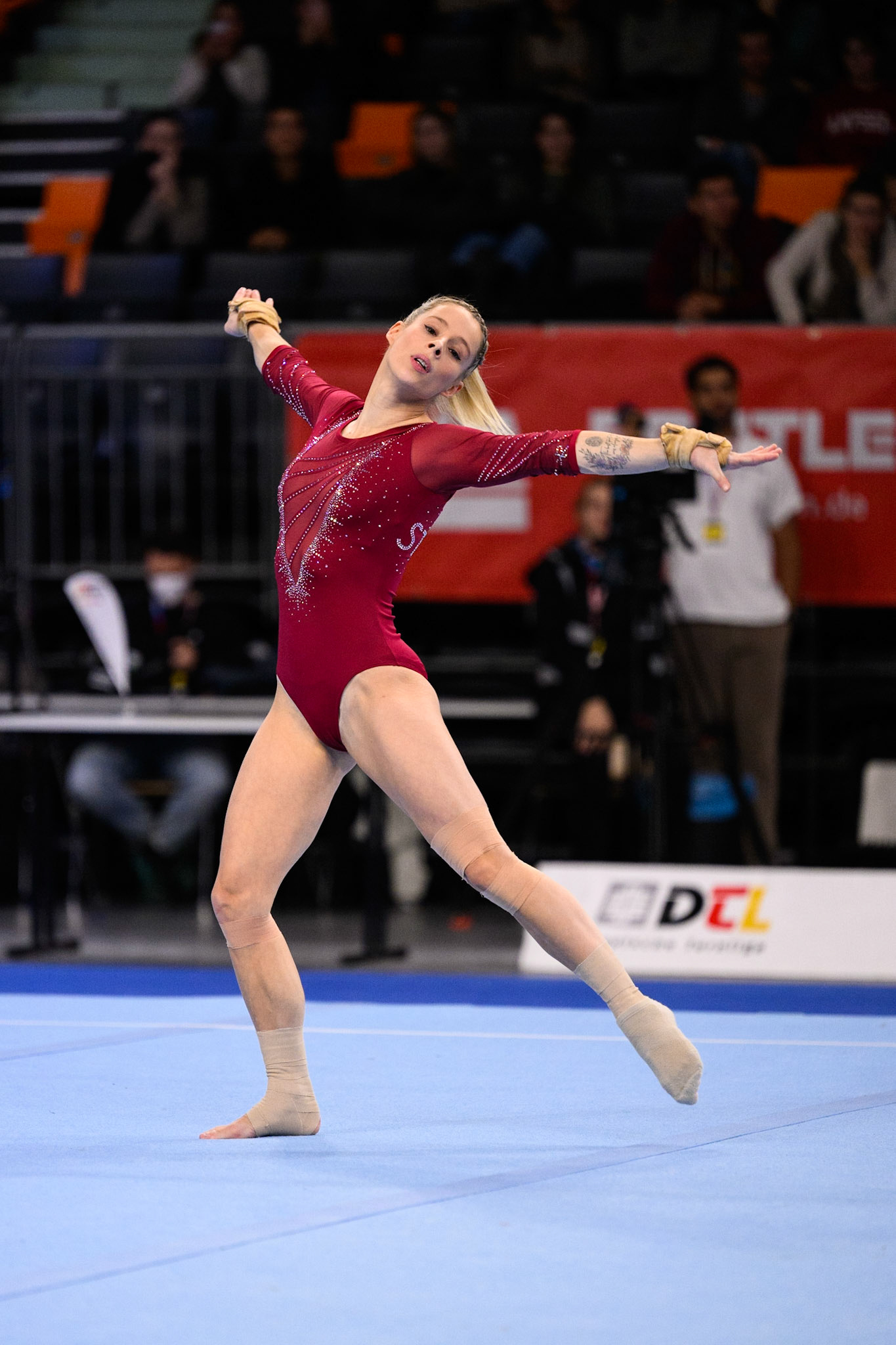 1. Bundesliga Kunstturnen: Finale Frauen, Competition, Floor ExerciseDepicted: Dorien MottenPhoto taken in Neu-Ulm, DEU on 2022-12-3Photo credits should read: Norman Seibert, CC BY-SA 4.0NIKON Z 9, NIKKOR Z 70-200mm f/2.8 VR S¹⁄₁₂₅₀ Sek. bei ƒ / 2,8File: DSC_1785.NEF