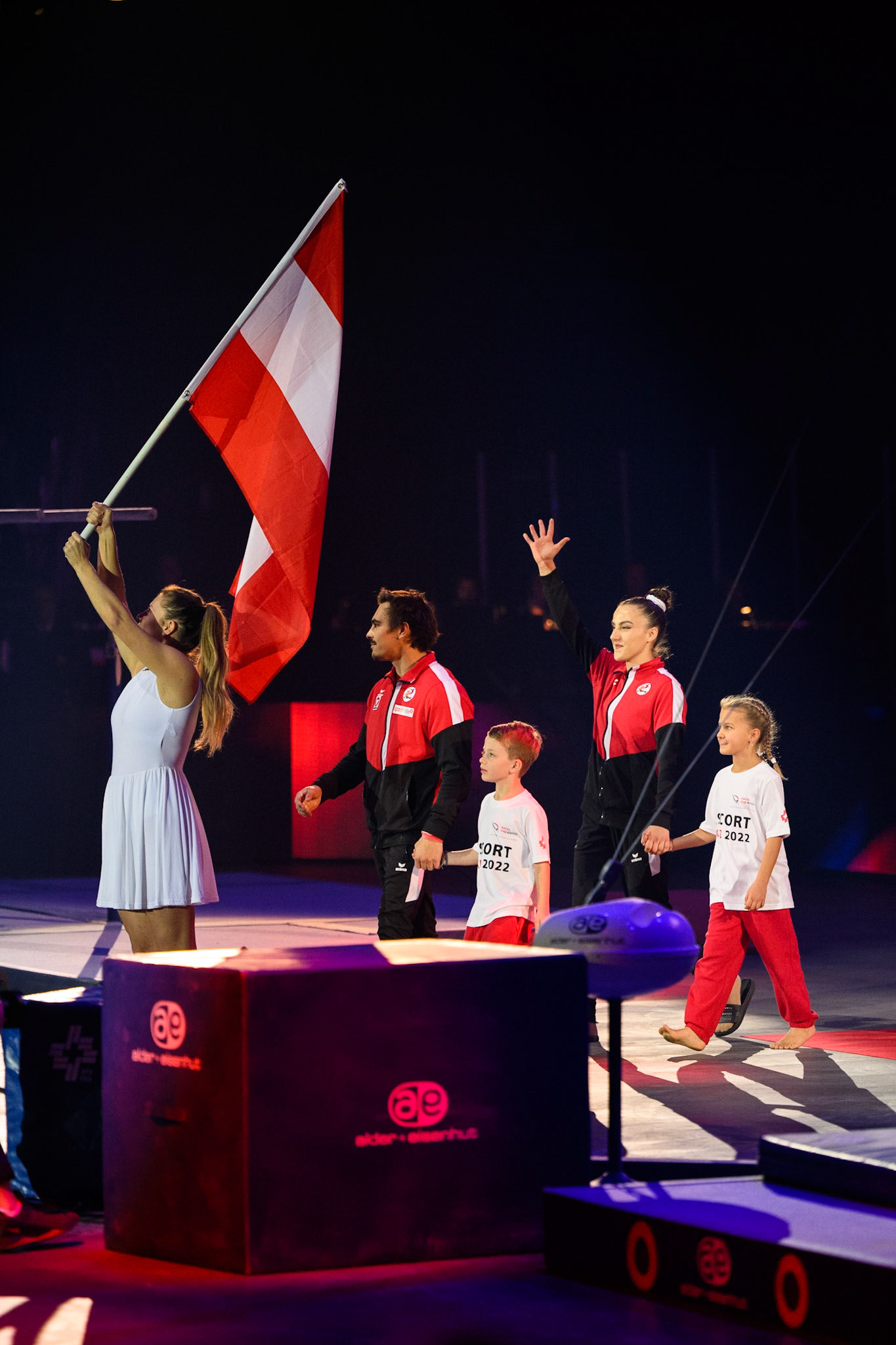 Swiss Cup Zurich 2022, Opening Ceremony, Depicted: Selina Kickinger, Vinzenz HöckPhoto taken in Zurich, SUI on 2022-11-27Photo credits should read: Norman Seibert, CC BY-SA 4.0NIKON Z 9, NIKKOR Z 70-200mm f/2.8 VR S¹⁄₁₆₀₀ Sek. bei ƒ / 2,8File: DSC_8217.NEF
