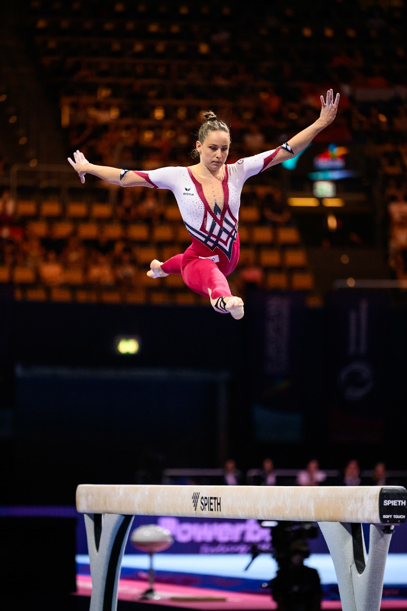European Championships 2022, All-around Competition, Balance BeamDepicted: Sarah VossPhoto taken in Munich, DEU on 2022-08-11Photo credits should read: Norman Seibert, CC BY-SA 4.0NIKON Z 9, NIKKOR Z 70-200mm f/2.8 VR S¹⁄₁₆₀₀ Sek. bei ƒ / 2,8File: DSC_7302.NEF